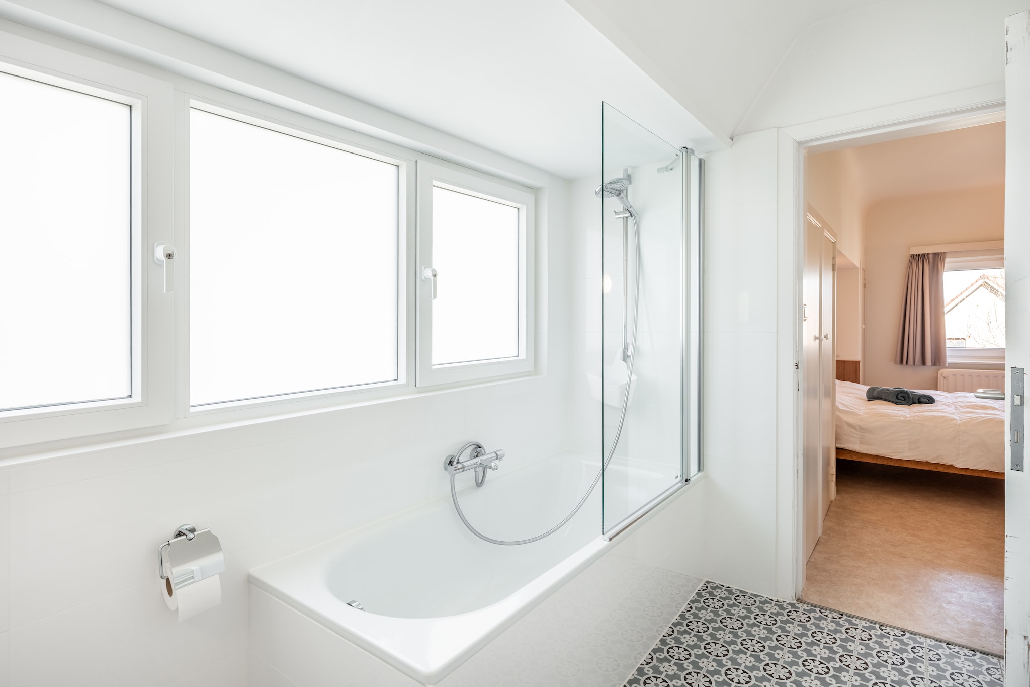 Tamalone-Bathroom