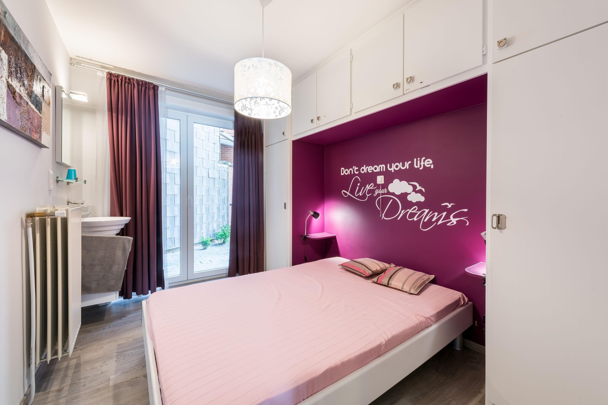 Ground floor: (Living room(TV(flatscreen, digital), dining table(6 persons), seating area), Kitchen(hob(induction), electric kettle, toaster, hood, coffee machine(pads), oven, microwave, dishwasher, fridge-freezer), bedroom(double bed(twin duvet, 140 x 200 cm), baby crib(free)), bedroom(single loft bed(duvet, 90 x 200 cm), double bed(twin duvet, 140 x 200 cm)), bathroom(shower, washbasin, toilet), terrace, high chair, ironing board, iron)\n\ngarage, garden furniture