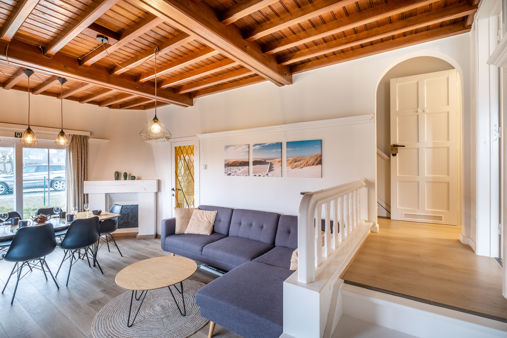 This cozy renovated villa with 4 rooms and a large sunny garden is located 250 m from the sea in St-idesbald (part of the municipality between De Panne & Koksijde). Typical coastal villa, ideal for a holiday with children. Wifi and digital TV, pets are not allowed.

The villa has an entrance hall with separate toilet, renovated kitchen with all comforts, living room with TV, bathroom with shower, bedroom with 2 single beds, upstairs: 3 rooms with double beds. In 3 rooms there is a sink with cold water.