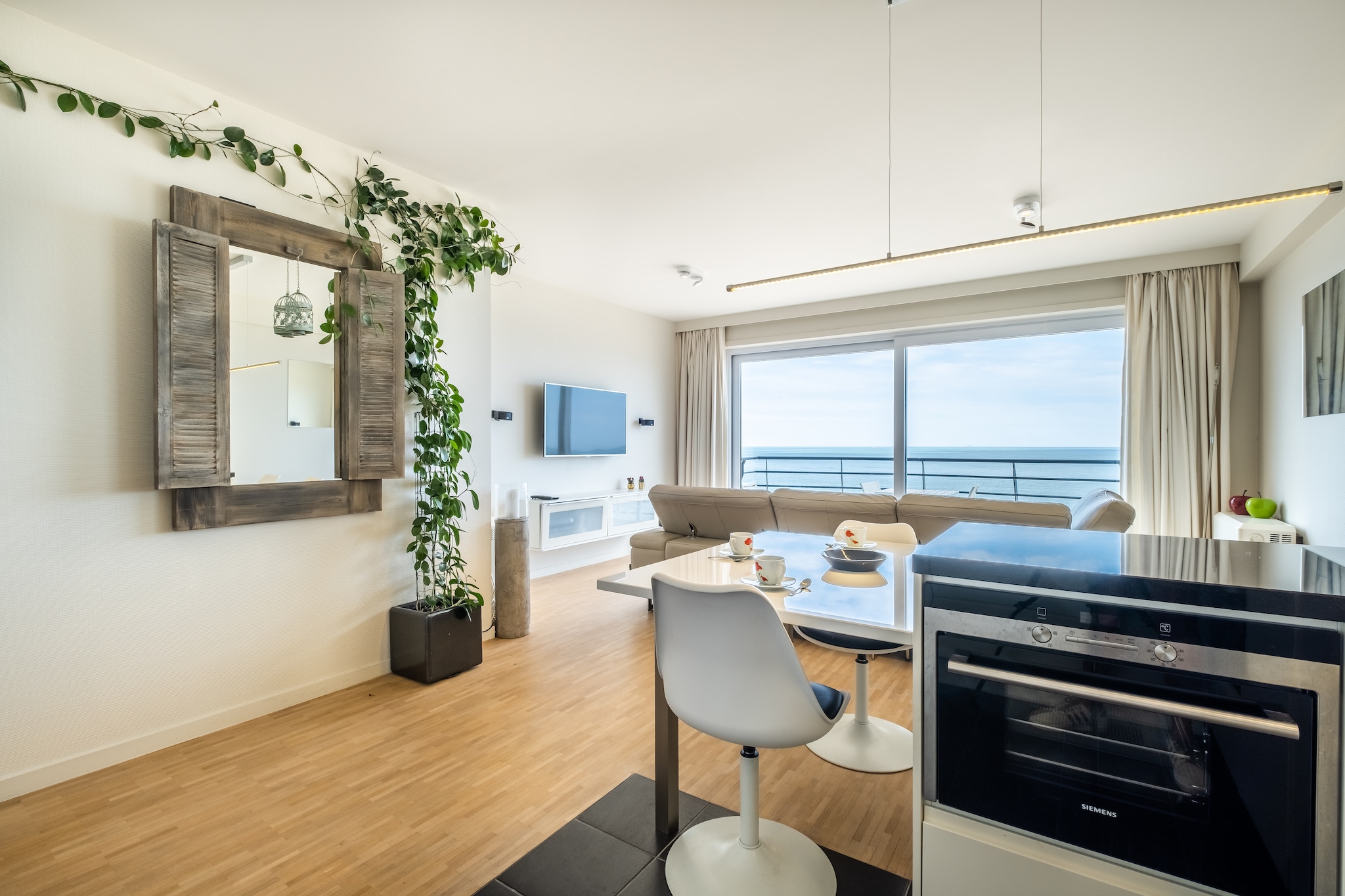 Apartment by Zeedijk with Sea View