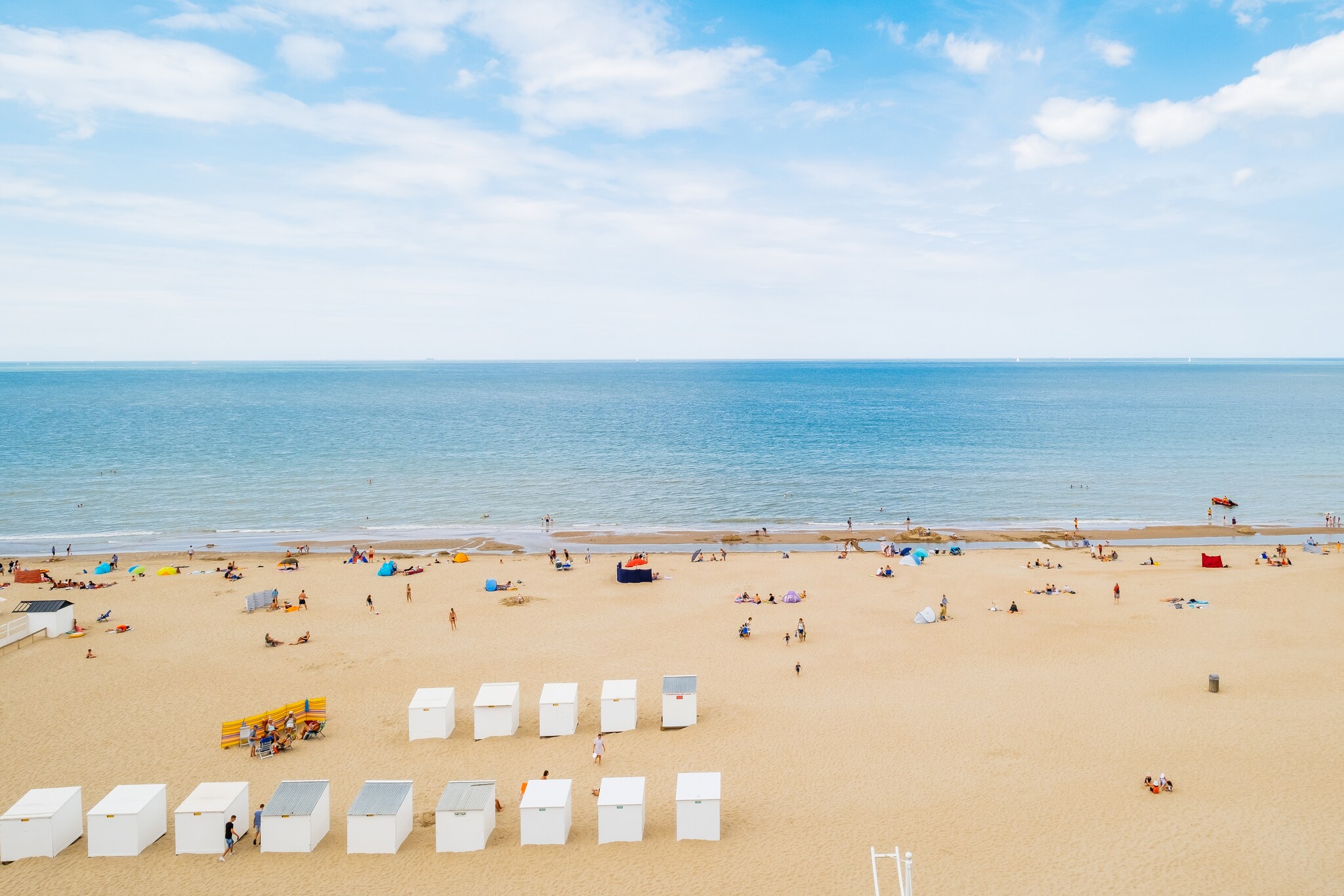 Apartment by Zeedijk with Sea View