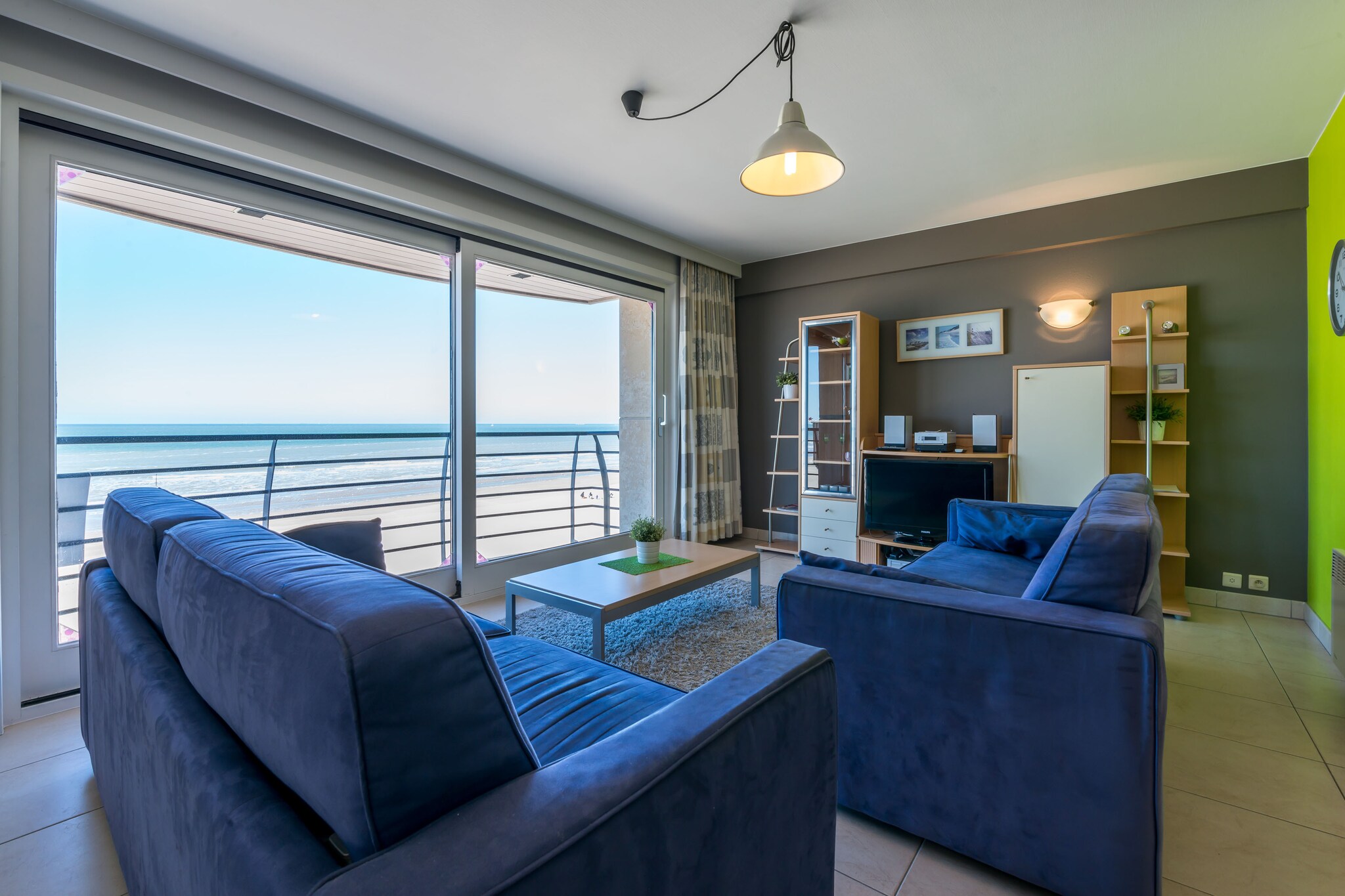 Apartment on Zeedijk with Stunning Sea View