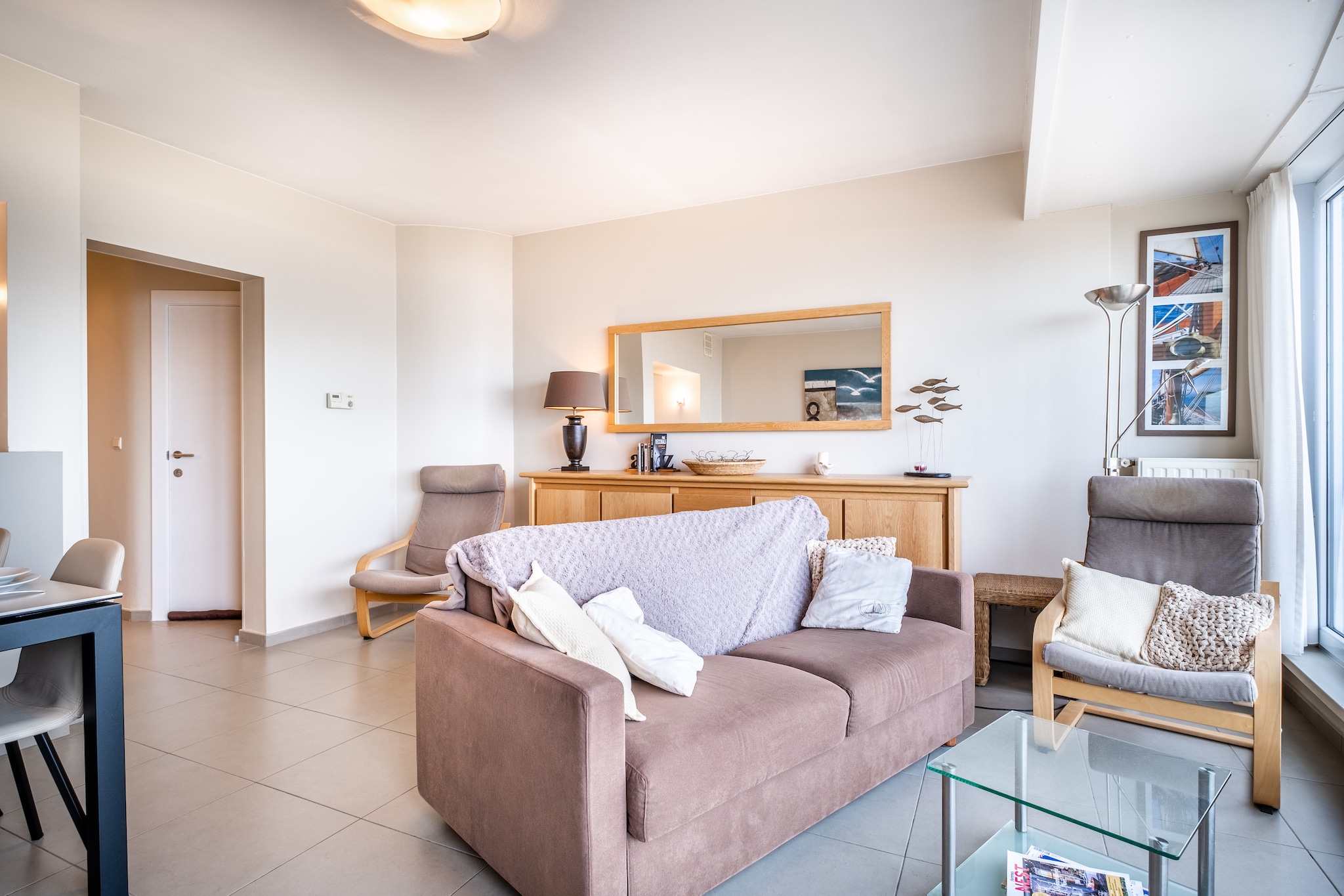 Apartment on the sea wall near the St-André dunes, 4th floor with elevator. Within walking distance of the center and public transport, digital TV, WiFi, pets allowed.
Layout
The apartment has a living room with sea views, a kitchen with every comfort, bathroom with bath, one bedroom with a double bed and one bedroom with a folding bunk bed for 2 people and one folding bed for 2 people. Bathroom with shower.