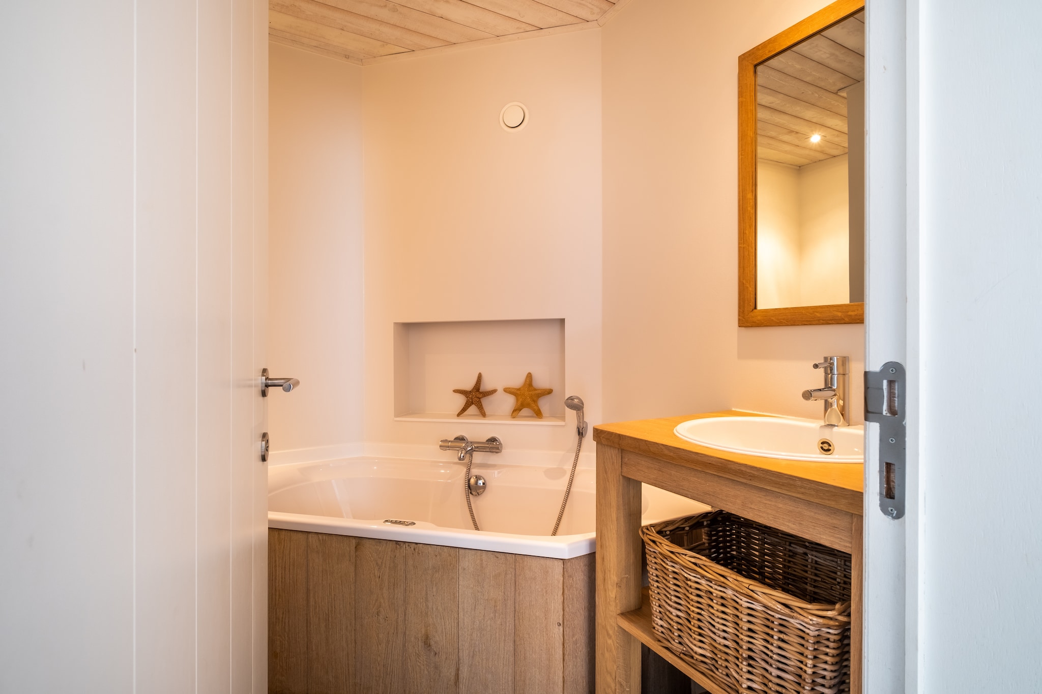 Villa by the Sea with Jacuzzi