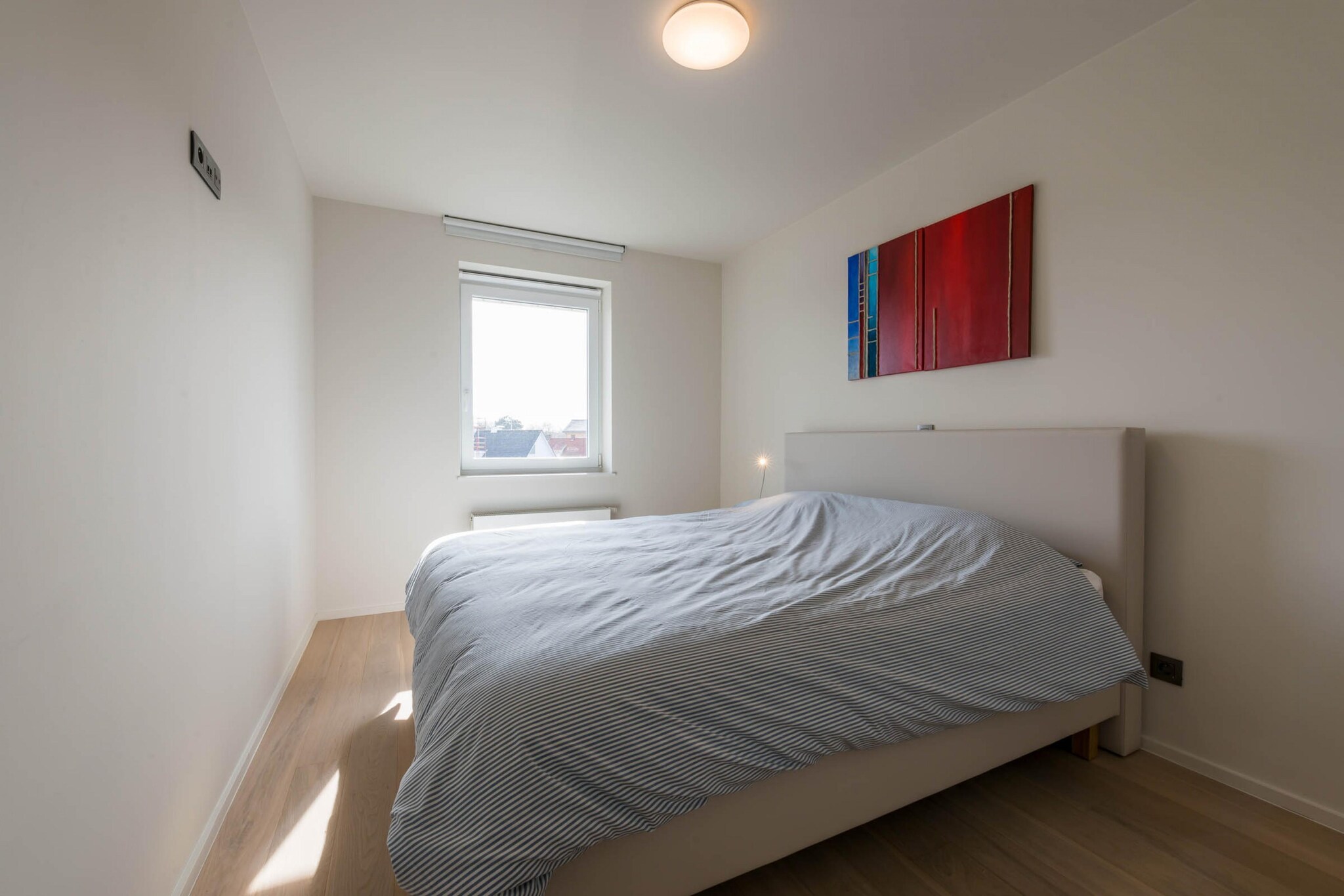 On the 2nd floor: (open kitchen(hob(ceramic), electric kettle, toaster, hood, coffee machine, oven, microwave, dishwasher, fridge(+ freezer), Juicer, Hand blender), Living/diningroom(double sofa bed(twin duvet, 180 x 200 cm), TV(flatscreen, digital), dining table, seating area, balcony or terrace), bedroom(double bed(twin duvet, 180 x 200 cm)), bedroom(double bed(twin duvet, 180 x 200 cm)), bathroom(shower(walk-in shower)), toilet(toilet))\n\nheating(central, gas), garden furniture(4 persons), lift, ironing board, iron