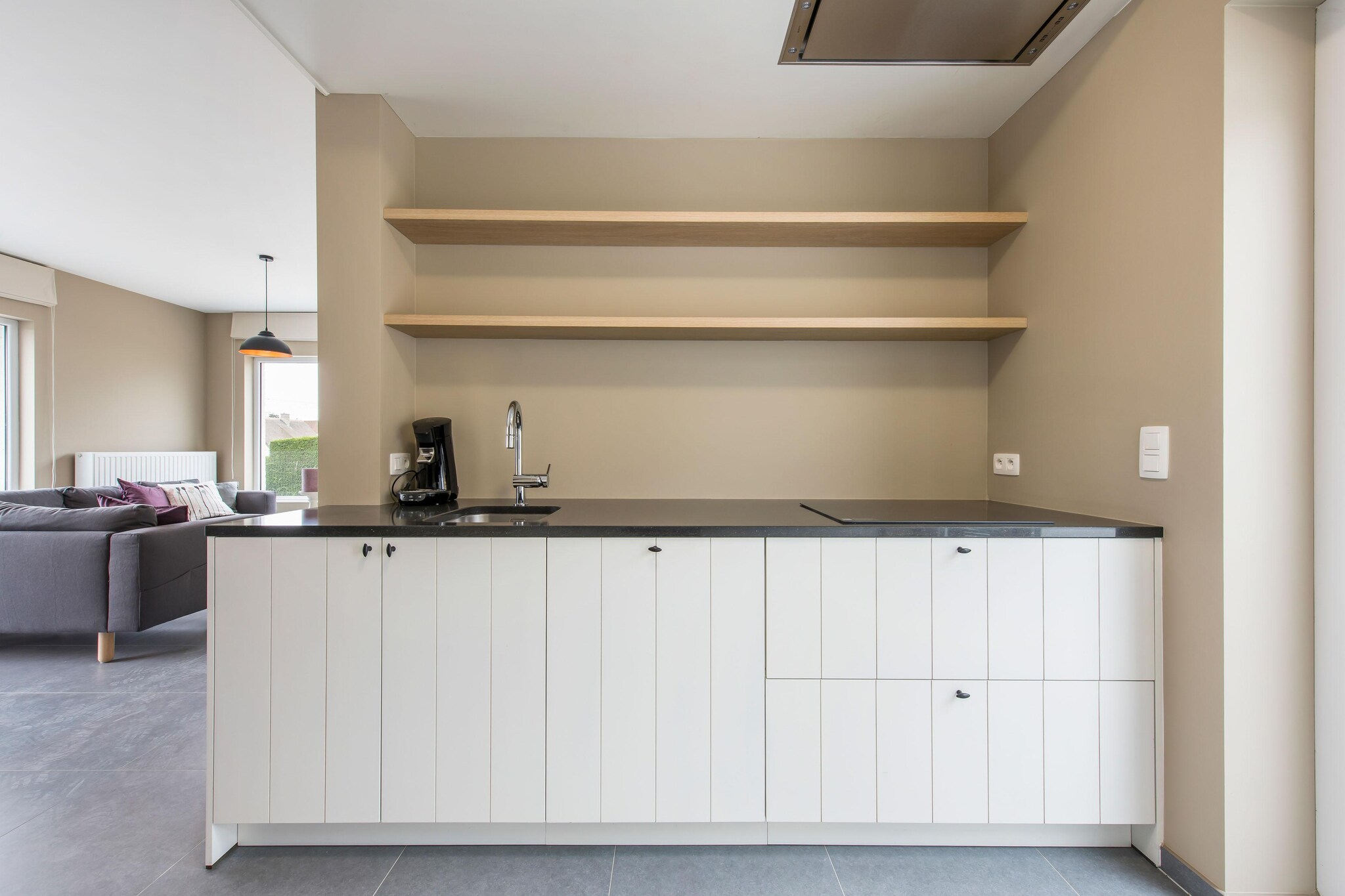 Ground floor: (Entrance, Kitchen(hob(electric), electric kettle, toaster, hood, coffee machine(pads), oven, microwave, dishwasher, fridge(+ freezer), Hand blender), Living/diningroom(TV(flatscreen, digital), dining table(8 persons), seating area), toilet(toilet), storage)\n\nOn the 1st floor: (bedroom(double bed(twin duvet, 160 x 200 cm)), bedroom(double bed(twin duvet, 160 x 200 cm)), bedroom(single bed(duvet, 90 x 200 cm), single bed(duvet, 90 x 200 cm), bunk bed(duvet, 90 x 200 cm)), bathroom(shower, washbasin, washbasin, toilet))\n\ngarage, heating(central, gas), terrace, garden, garden furniture, parking, table football