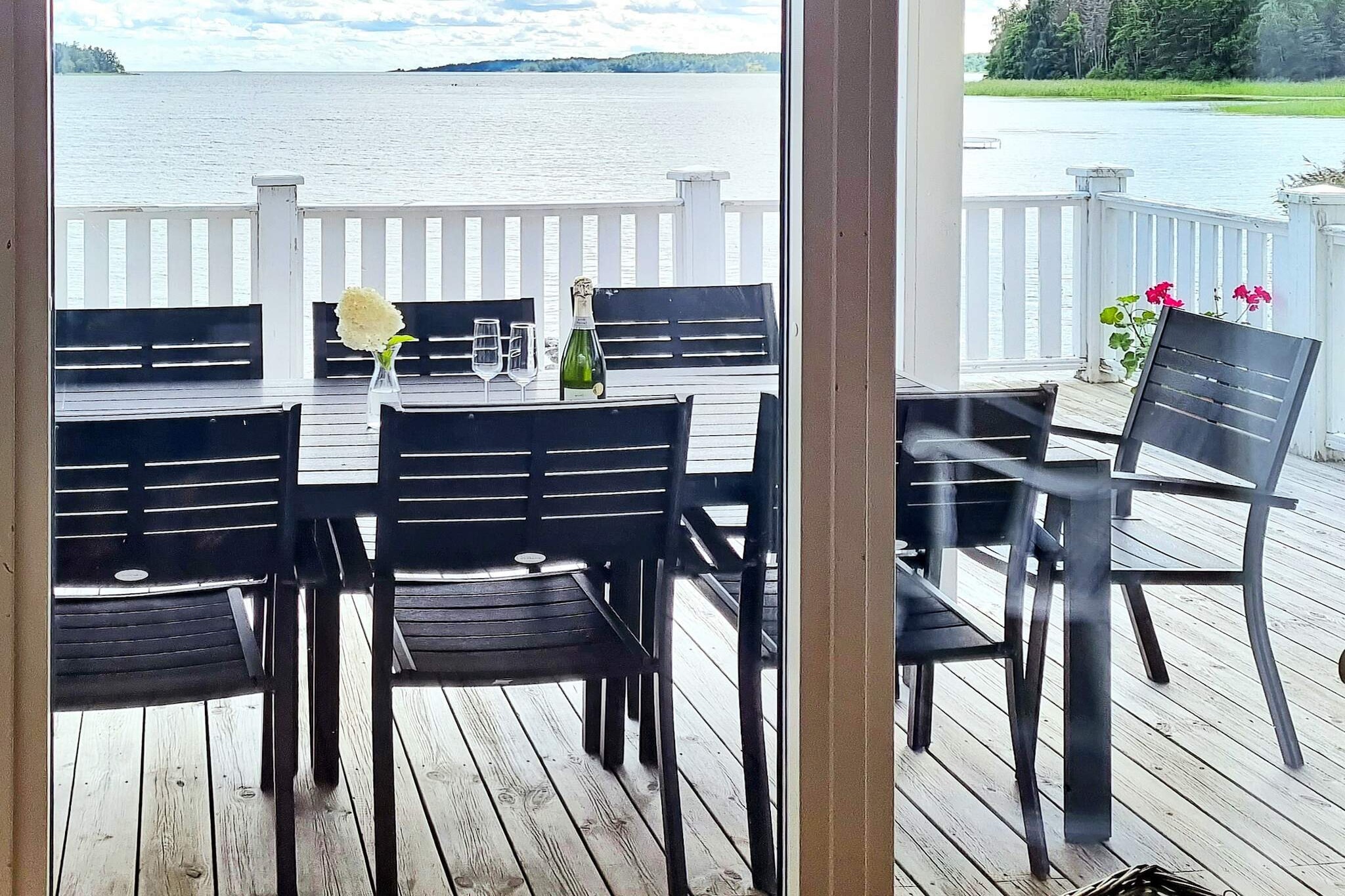 Internet Access DSL, Kitchen(cooker(electric), coffee machine, microwave, dishwasher, fridge-freezer, high chair, water from well), Living/bed room(double folding bed, fireplace), bedroom(double bed, 2x bunk bed, cot), bathroom(washbasin, toilet), bathroom(shower(reachable from the outside), washing machine), sauna(indoor, 6 persons), heating(electric), parking, air to air heatpump