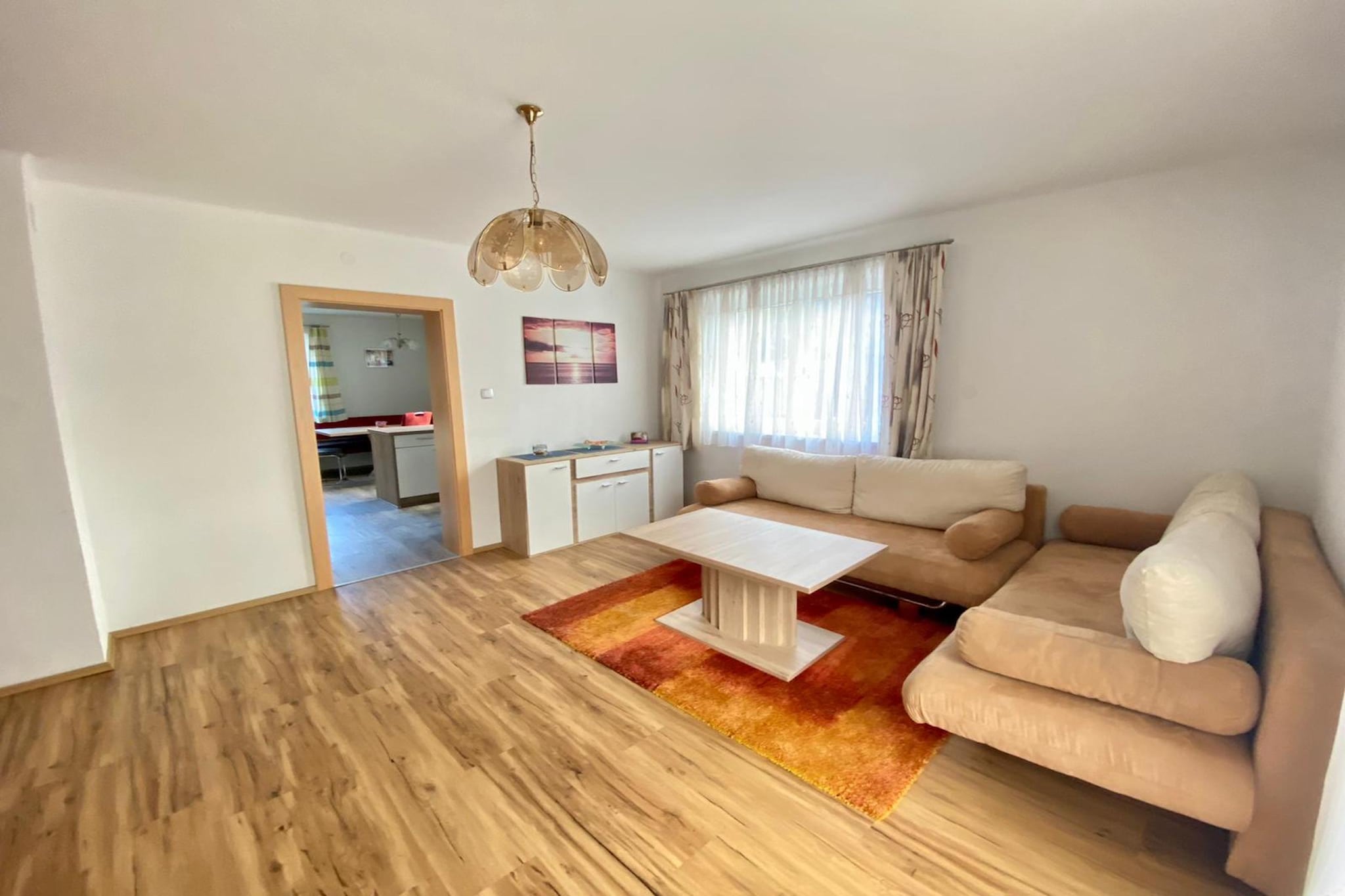 This modern detached holiday home for a maximum of 8 people is located in the small town of Sankt Peter, near Rennweg am Katschberg, nestled between the Hohe Tauern National Park and the Nockberge Biosphere Park and a few minutes from the Katschberg-Lieser Maltatal ski area and hiking region.
The house has a spacious living room with a seating area, a spacious dining and cooking area with a modern fully equipped kitchen, 3 bedrooms (2 with an extra folding bed), a beautiful bathroom and a ski storage room. You can park right by the house.
In Rennweg am Katschberg, the Katschberg hiking and skiing area in the Lieser-Maltatal is the perfect destination for all mountain sports enthusiasts and nature lovers and offers everything for a perfect winter holiday with the Katschberg - Aineck ski area directly between the federal states of Salzburg and Carinthia with 70 kilometers of slopes and 16 lifts. Challenging hiking routes await you in the Pöllatal nature reserve just a few minutes away, and the region also offers a good selection of bicycle and mountain bike tours.
In summer, the Gries outdoor pool in Rennweg, the outdoor pool in St. Michael im Lungau, the Outdoor Park & Water Park Lungau, the adventure outdoor pool in Gmünd and of course Lake Millstatt offer lots of swimming fun!
Directly in Rennweg am Katschberg there are numerous shops for daily needs as well as a good selection of restaurants. The next stop for the free ski bus is also just 100 m from the holiday home.