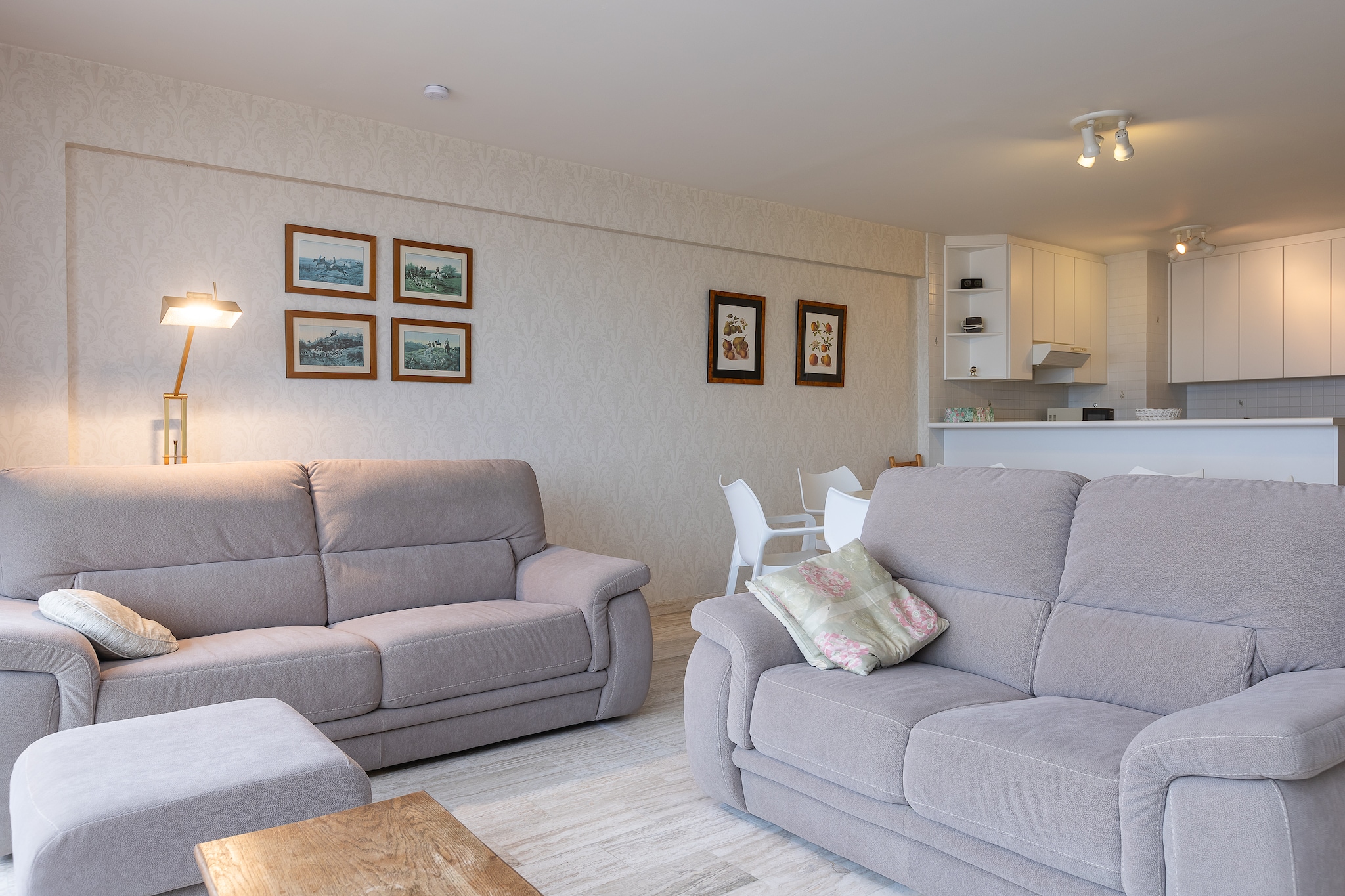 Ground floor: (Living room(single fold-away bed, single fold-away bed, TV, dining table, seating area, radio), Kitchen(electric kettle, coffee machine, oven, microwave, dishwasher, fridge(+ freezer), Juicer), bedroom(bunk bed(duvet, 90 x 200 cm), bunk bed(duvet, 90 x 200 cm)), bedroom(double fold-away bed(twin duvet, 140 x 200 cm)), bathroom(bath tub, shower), bathroom(shower), toilet(guest toilet), Internet access, terrace, lift, children\'s bed)