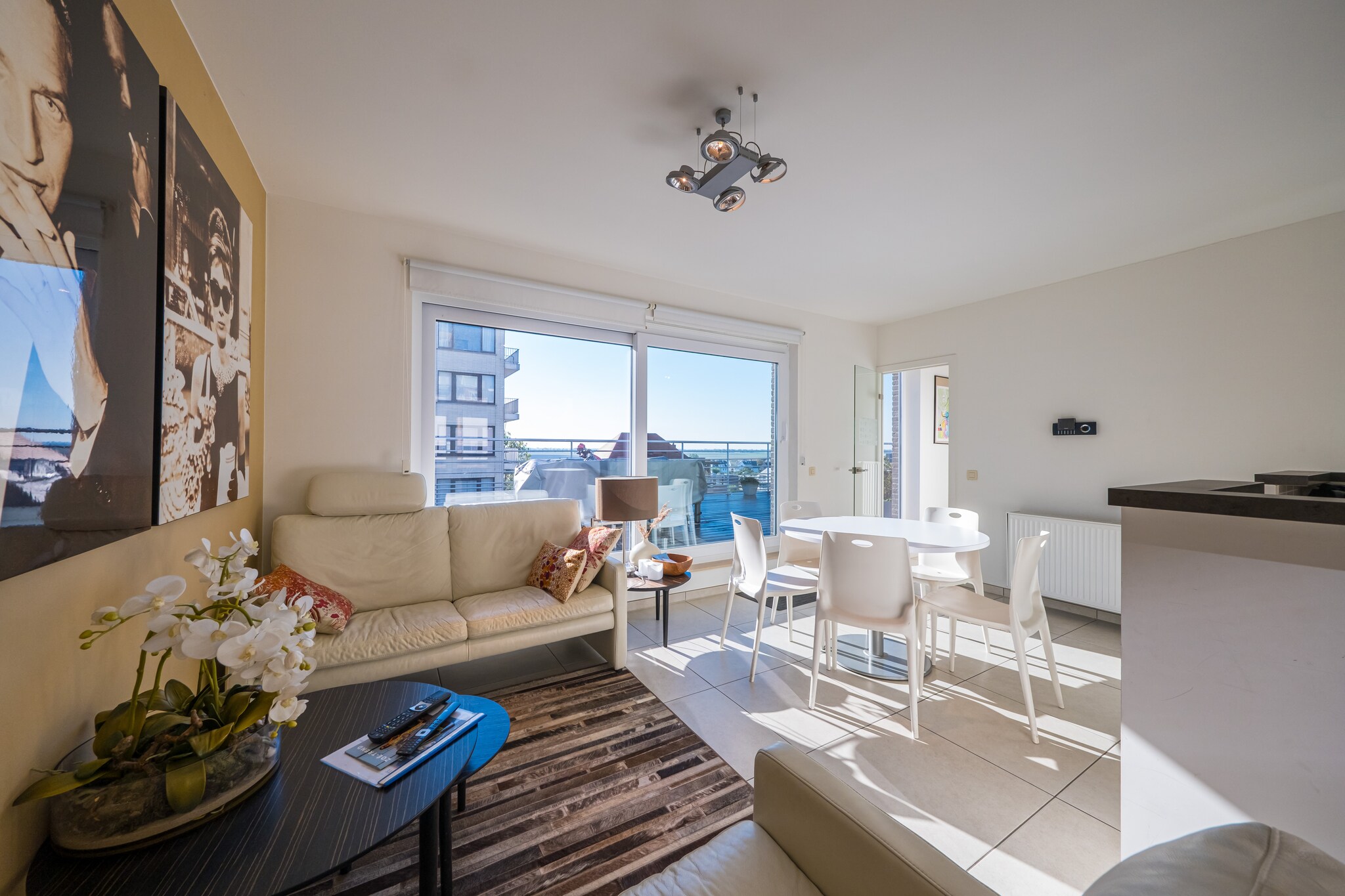 Spacious and bright penthouse on the 5th floor with 2 bedrooms (1 bedroom with double bed, 1 bedroom with bunk bed), ideal for families or groups of friends.  The apartment features a large living room, an open, fully equipped kitchen, a bathroom with walk-in shower, and a separate toilet.  One of the main highlights is the 2 spacious terraces, one of which stretches across the entire width of the residence &mdash; perfect for sunny breakfasts, enjoying an aperitif, or simply relaxing.  The residence is just 25 meters from the promenade, close to a tram stop, making the beach, shops, and restaurants easily accessible. The perfect location for a relaxing seaside holiday!  Wifi: yes - parking: not included - sheets: bring your own - towels: bring your own.