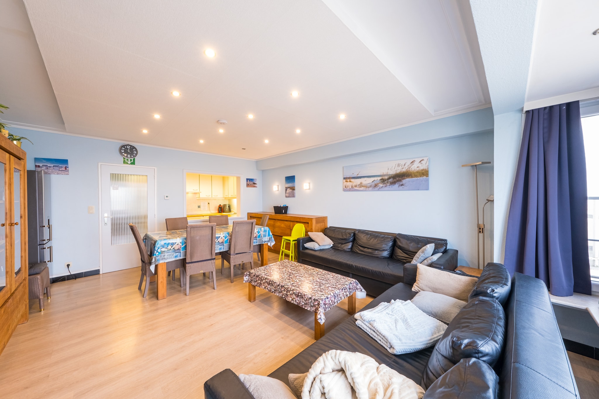 Apartment on the 3rd floor with two bedrooms: one with a double bed and one with two single beds and a fold-up bed for one person.  The spacious and cozy living room includes a sofa bed for two people and offers a stunning sea view. The semi-open fully equipped kitchen adds extra comfort to your stay. There is also a bathroom with shower, a separate toilet, and a sun-facing terrace, perfect for enjoying the sun.  This well-maintained apartment is within walking distance of the Casino Square and close to all shops, the tram stop, and entertainment options &ndash; ideal for a seaside holiday.  Wifi: yes - parking: not included - sheets: bring your own - towels: bring your own.