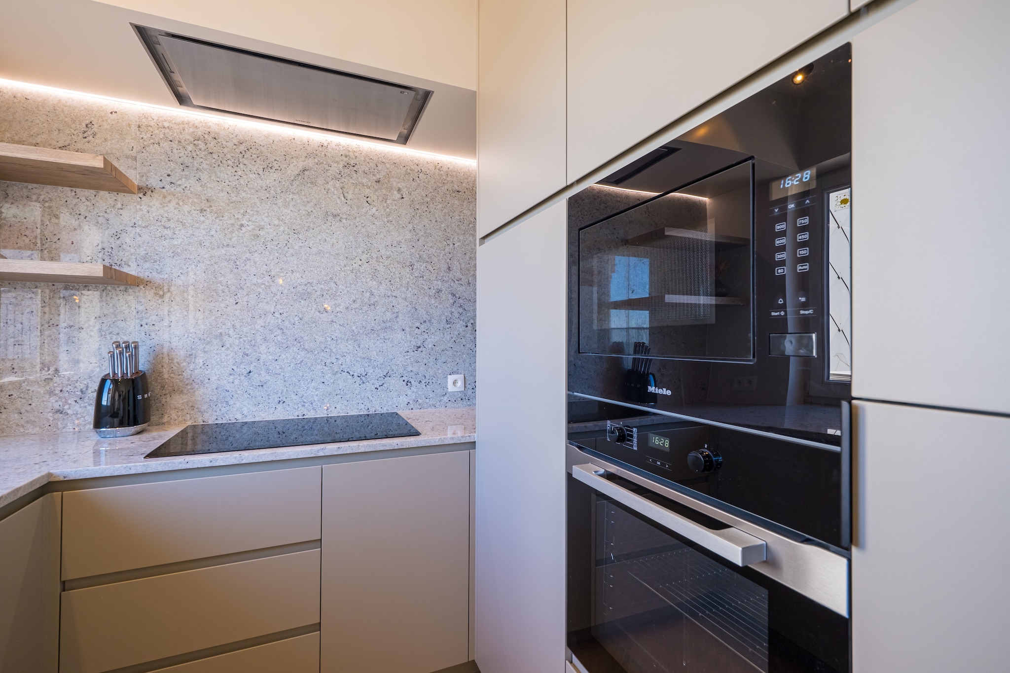 Beautiful penthouse with phenomenal sea view