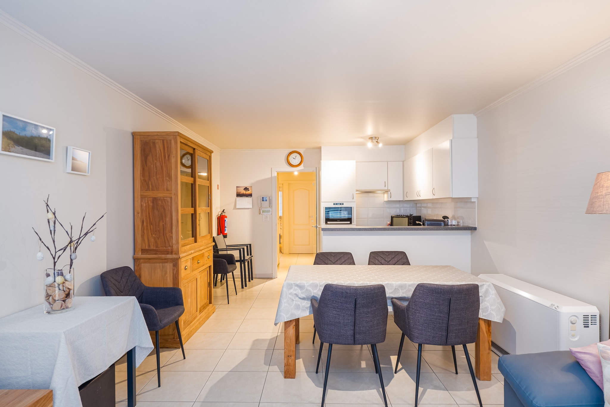 Ground floor: (Living room(TV, dining table, seating area), Kitchen(electric kettle, coffee machine, oven, microwave, dishwasher, fridge(+ freezer), Juicer), bedroom(double bed(twin duvet, 160 x 200 cm)), bedroom(bunk bed(duvet, 90 x 200 cm)), bathroom(shower, hairdryer), toilet(guest toilet), bicycle room, storage, Internet access, terrace, parking, lift)