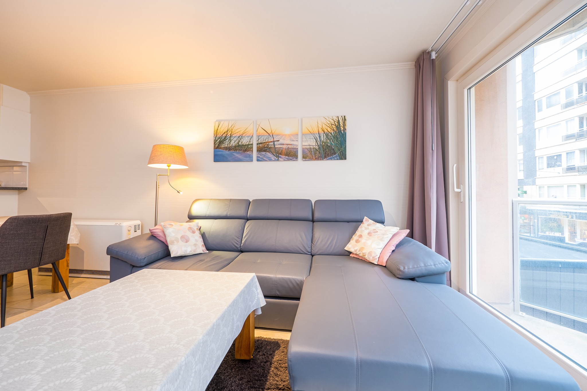 Charming apartment on the 1st floor with 2 bedrooms (1 bedroom with double bed, 1 bedroom with bunk bed), ideal for families or groups of friends.  The bright living room opens onto a cozy terrace, perfect for relaxing or enjoying a cup of coffee. The open, fully equipped kitchen provides all the comforts needed to cook your own meals, and there is also a bathroom with shower and a separate toilet.  The residence is perfectly located in the town center, within walking distance of the promenade, shops, and restaurants, making everything easily accessible for a relaxing seaside holiday!  Wifi: yes - parking: included - sheets: bring your own - towels: bring your own.