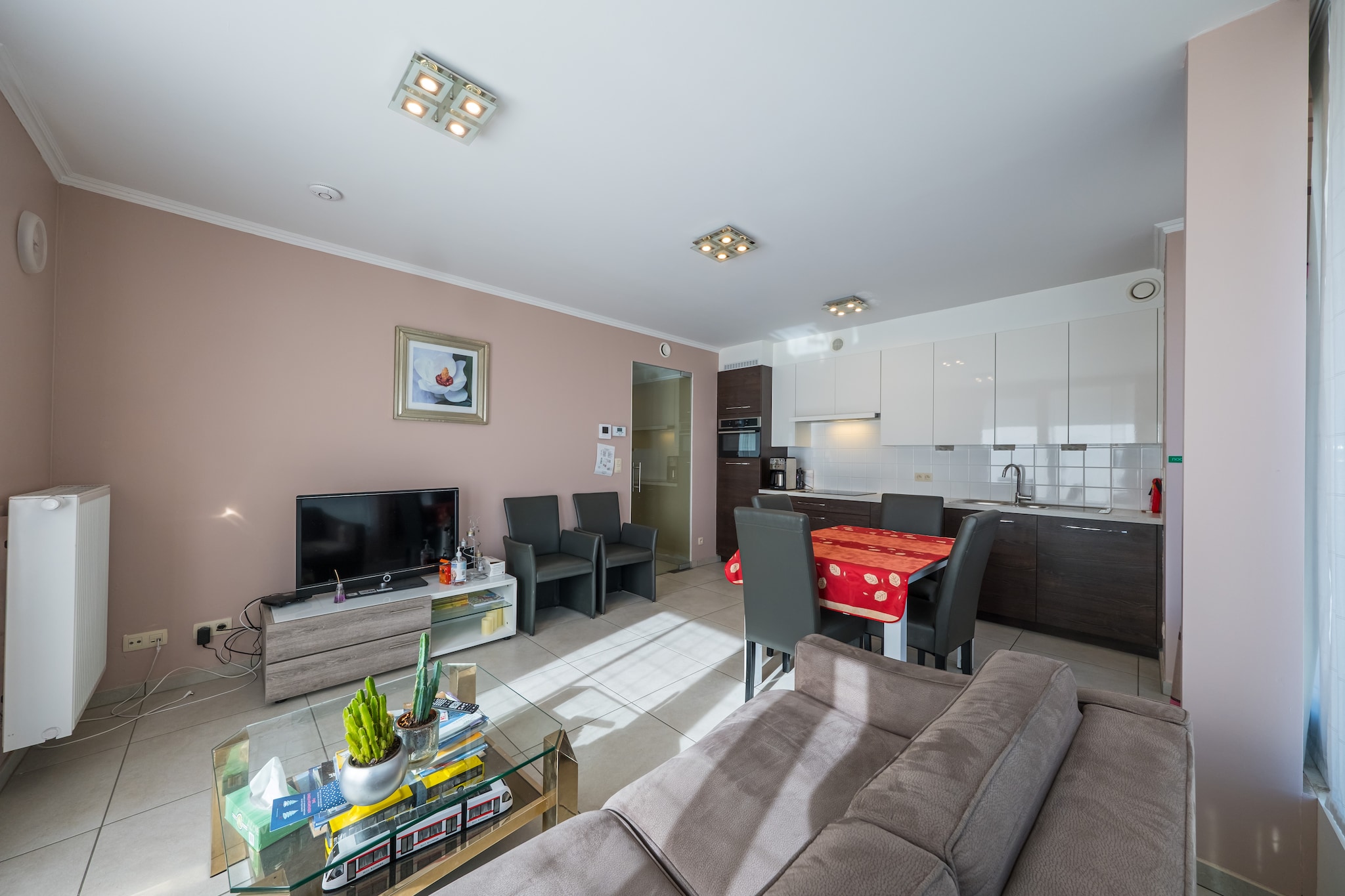 This corner apartment on the ground floor is perfect for a comfortable and hassle-free seaside stay, also suitable for guests with limited mobility. It features two bedrooms &ndash; one with a double bed and one with a bunk bed &ndash; and a cozy living room with a sofa bed for 2 people.  Thanks to the large windows, the apartment is filled with natural light, and the fully equipped open kitchen makes cooking easy. There is also a bathroom with walk-in shower and a separate toilet for extra convenience.  The apartment has a central location, close to the Casino Square, within walking distance of the seafront and shops, and with a tram stop nearby. Perfect for guests who value space, comfort, and accessibility.  Wifi: yes - parking: not included - sheets: bring your own - towels: bring your own.