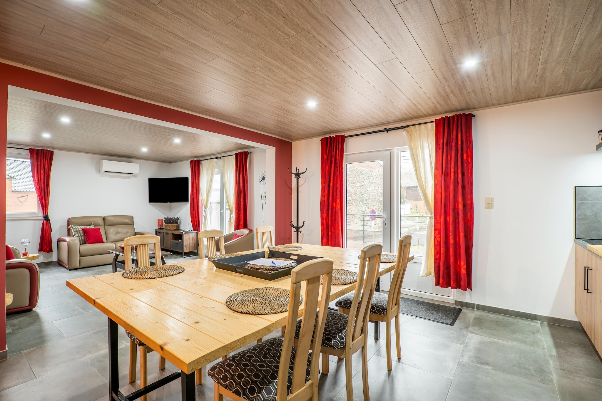 Holiday home in Wallonie with garden