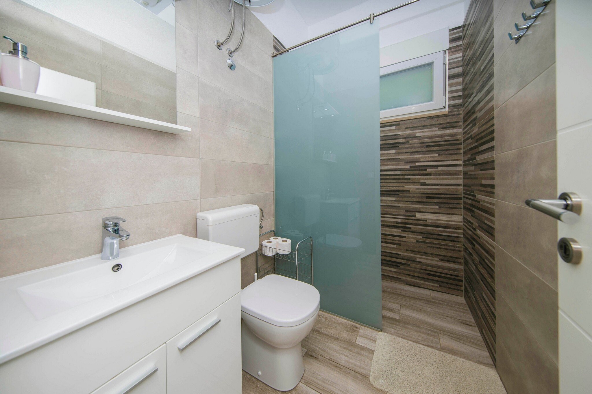 Holiday Home Relax -  One Bedroom Holiday Home with Hot Tub-Badkamer