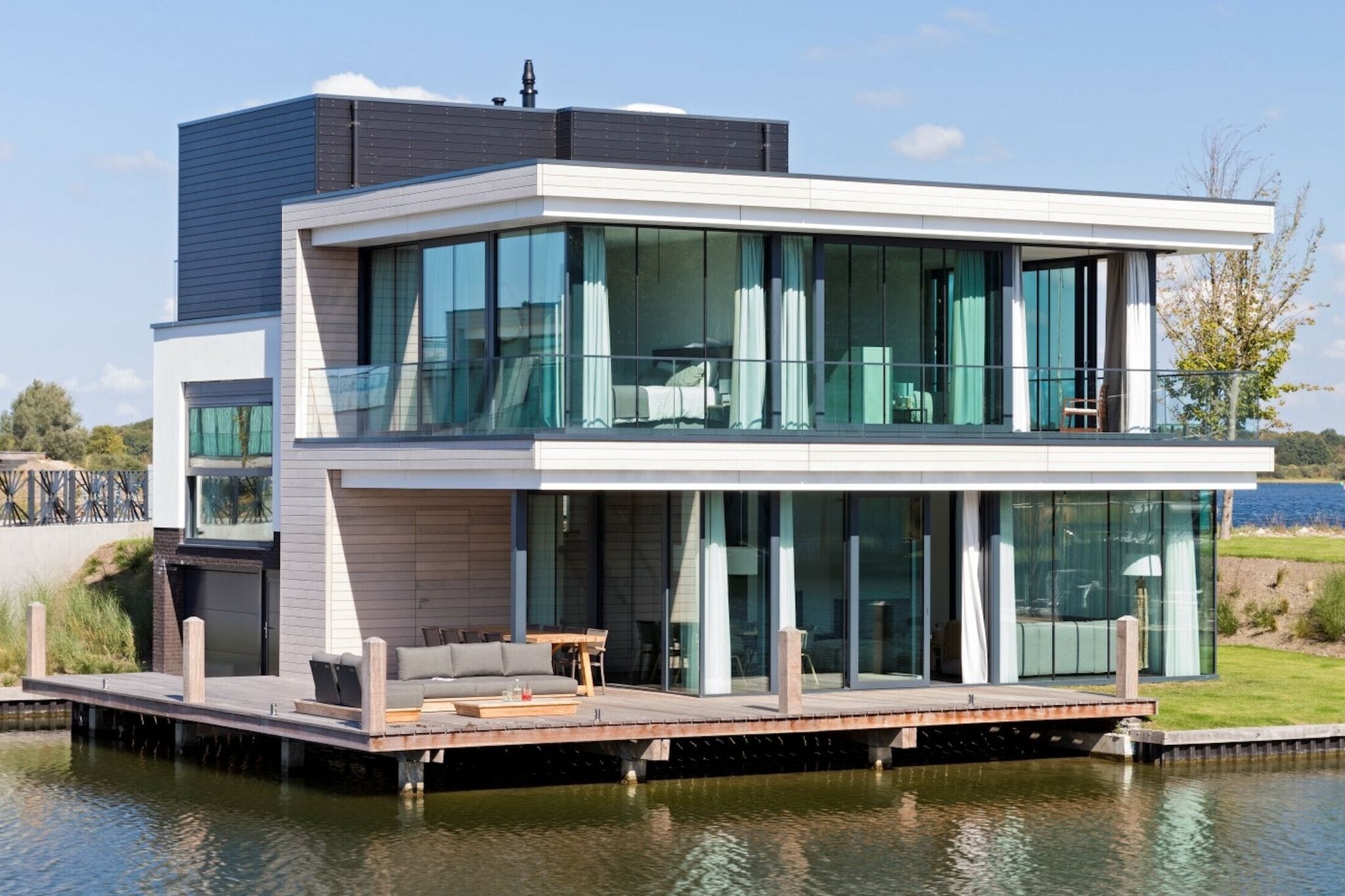 Luxury villa with private jetty on the Veerse Meer