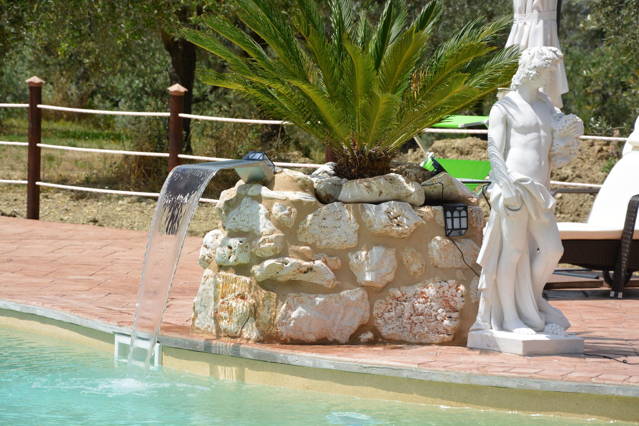 Romantische boerderij in Spoleto met binnenzwembad