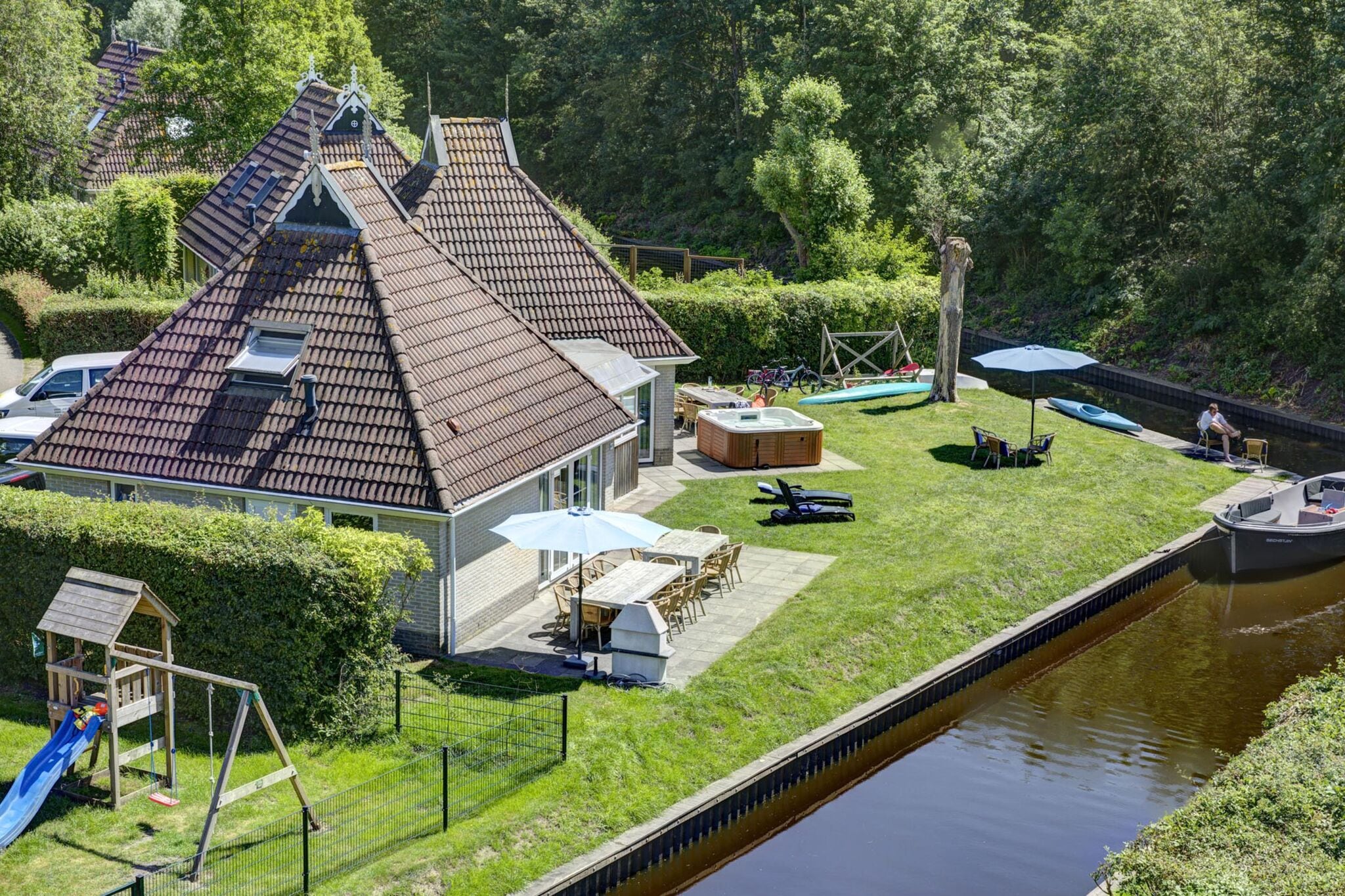 Familienhaus in Friesland mit Sauna und Spa im Freien