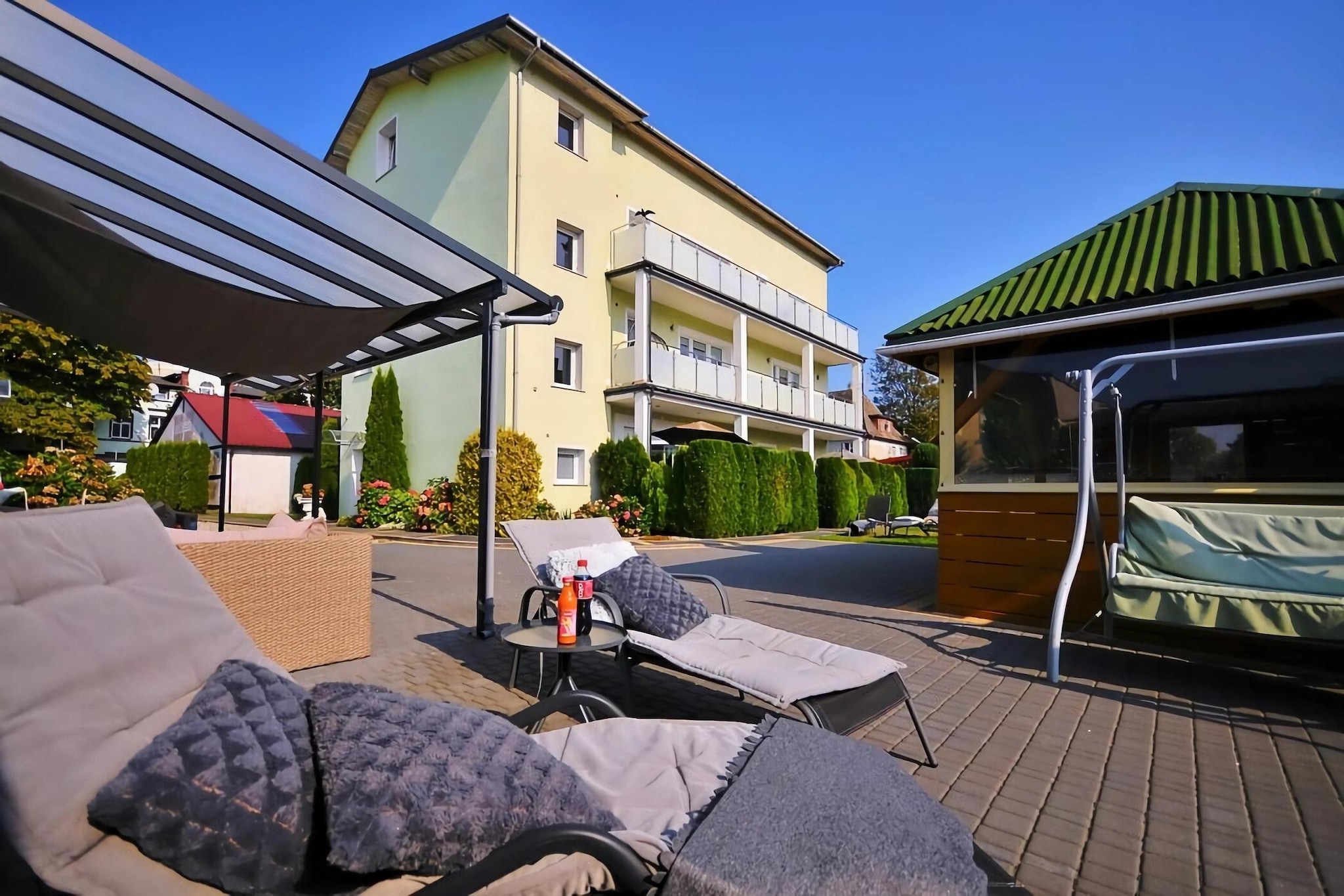 Exterior Summer