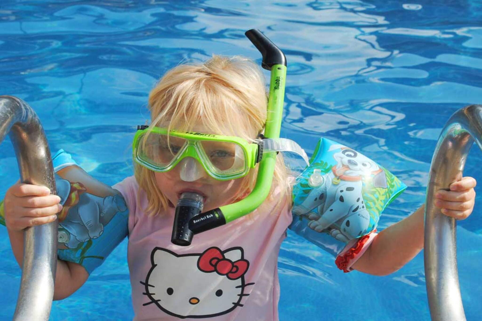 Internet Access DSL, Kitchen(cooker(electric), coffee machine, fridge(+ freezer)), Living/bed room(double folding bed, TV), bedroom(2x single bed), bedroom(2x single bed), bathroom(washbasin, shower, toilet), heating(electric), terrace, garden furniture