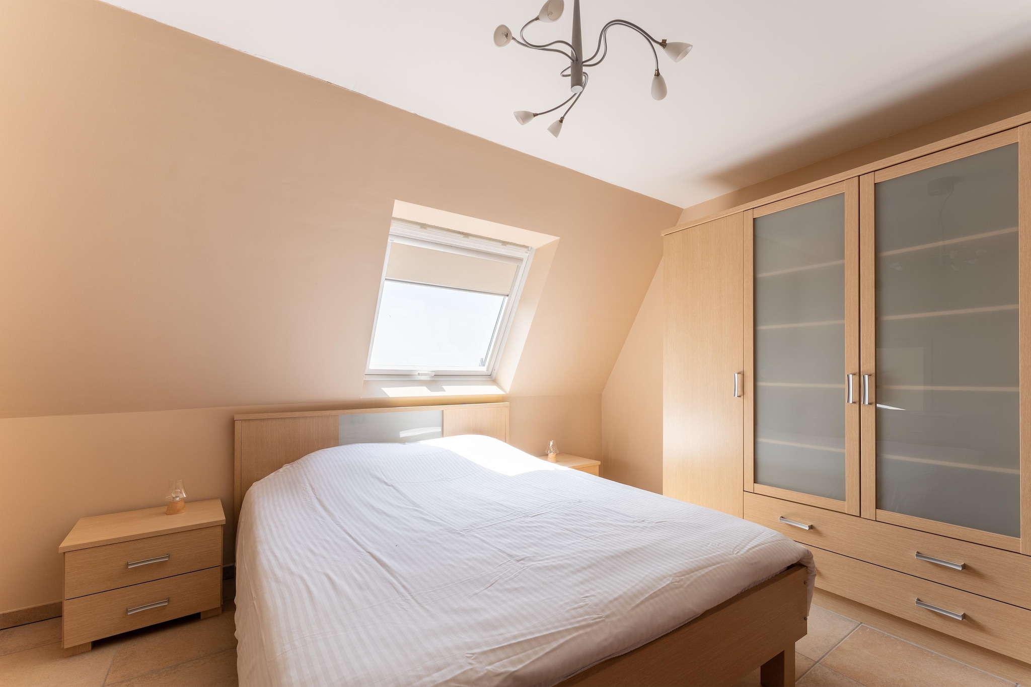 On the 5th floor: (Kitchen(bar, hob(induction), electric kettle, toaster, hood, coffee machine, espresso machine, combination microwave, dishwasher, fridge-freezer, balcony or terrace, Hand blender), Living/diningroom(TV, dining table, seating area, balcony or terrace), toilet(toilet))\n\nOn the 6th floor: (bedroom(double bed), bedroom(double bed), Bedroom with bathroom(double bed, shower, washbasin), bathroom(shower, washbasin, toilet, hairdryer))\n\nbicycle storage, garden furniture, lift