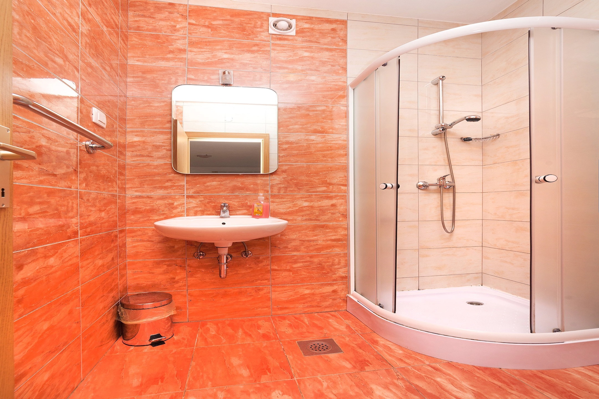 Apartments Barbara with  Swimming Pool - Three Bedroom Apartment with Swimming Pool-Bathroom