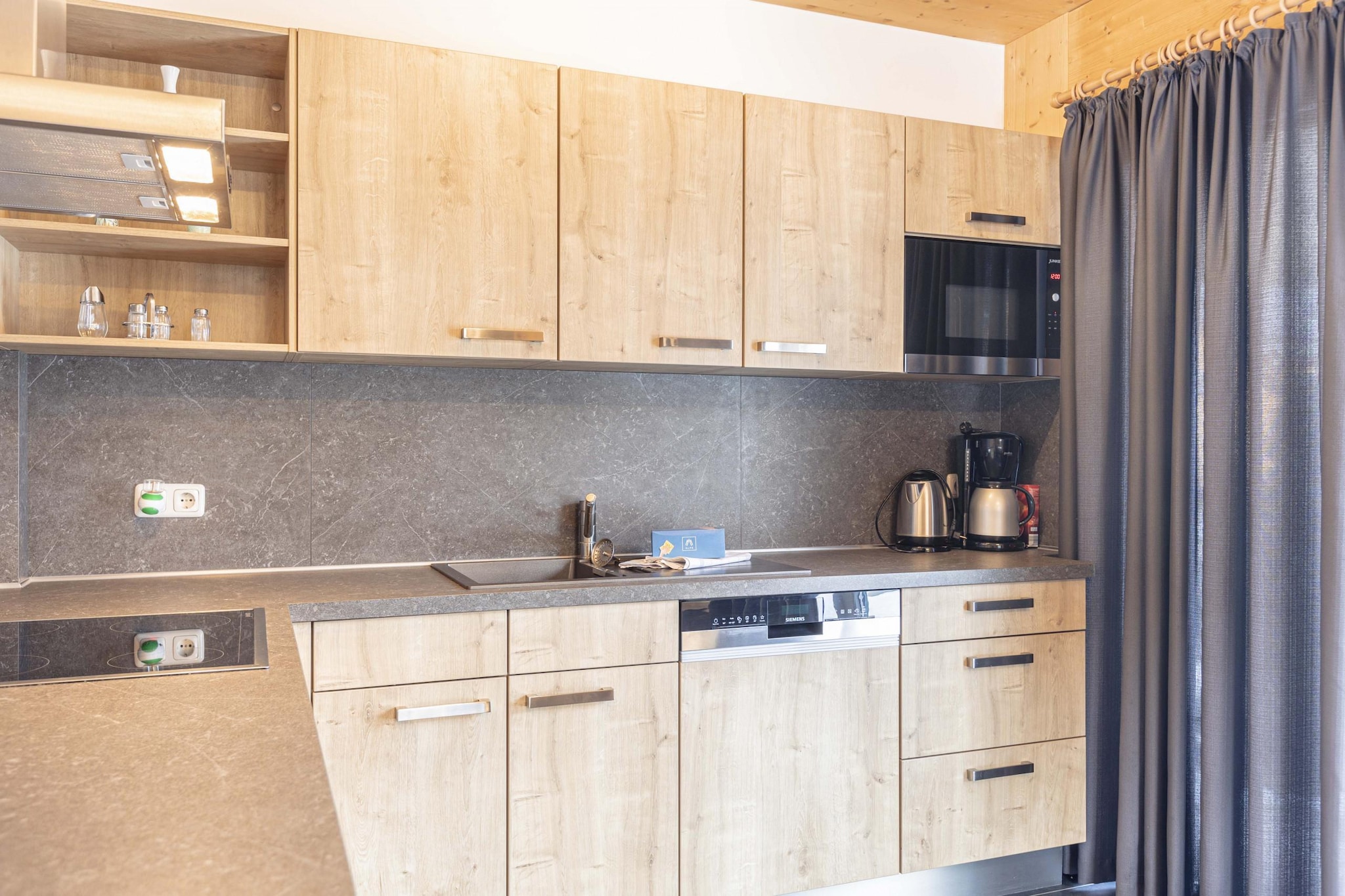 Spacious chalet with IR Sauna and whirlpool