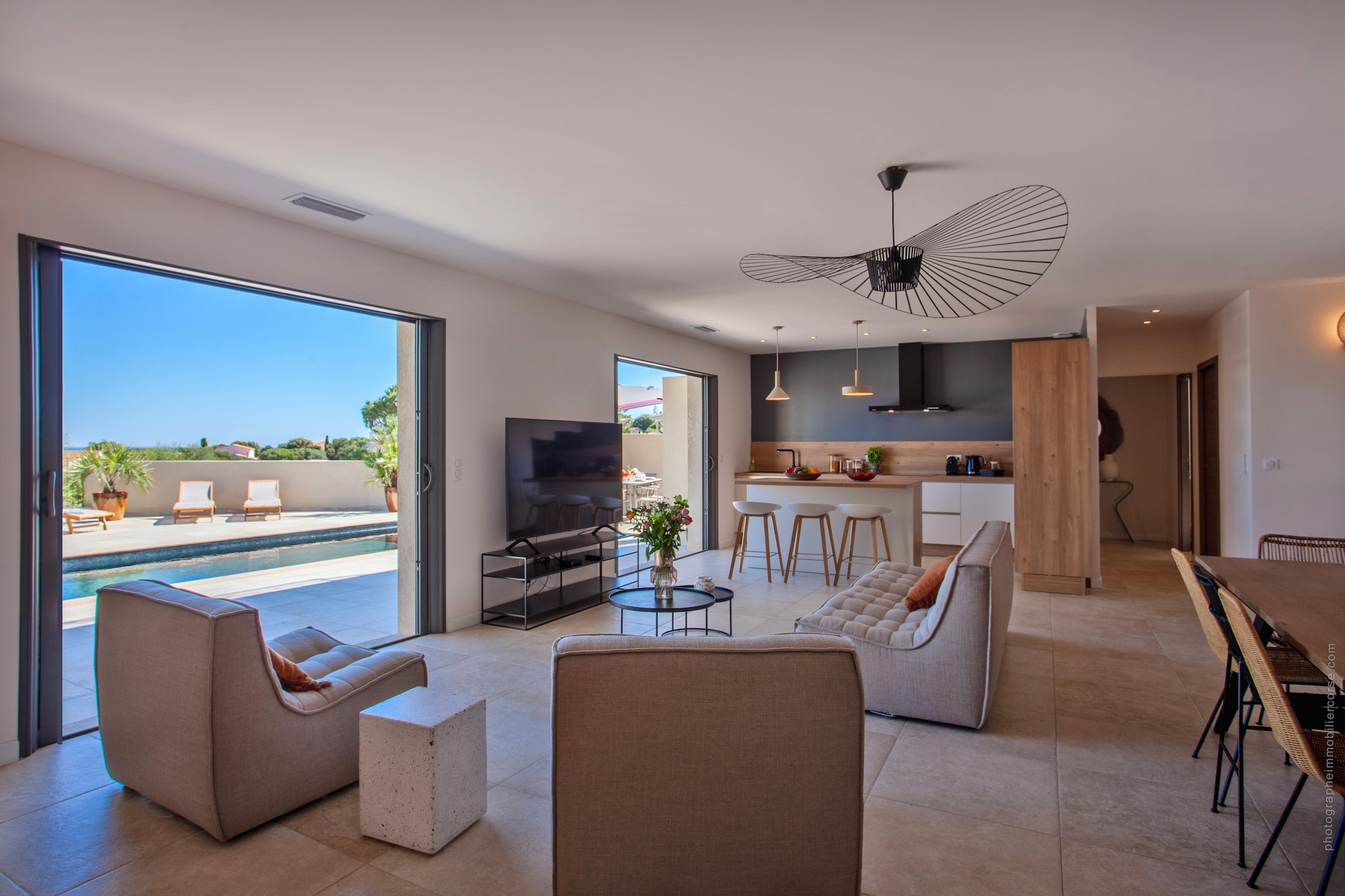 Superb villa with pool and sea view