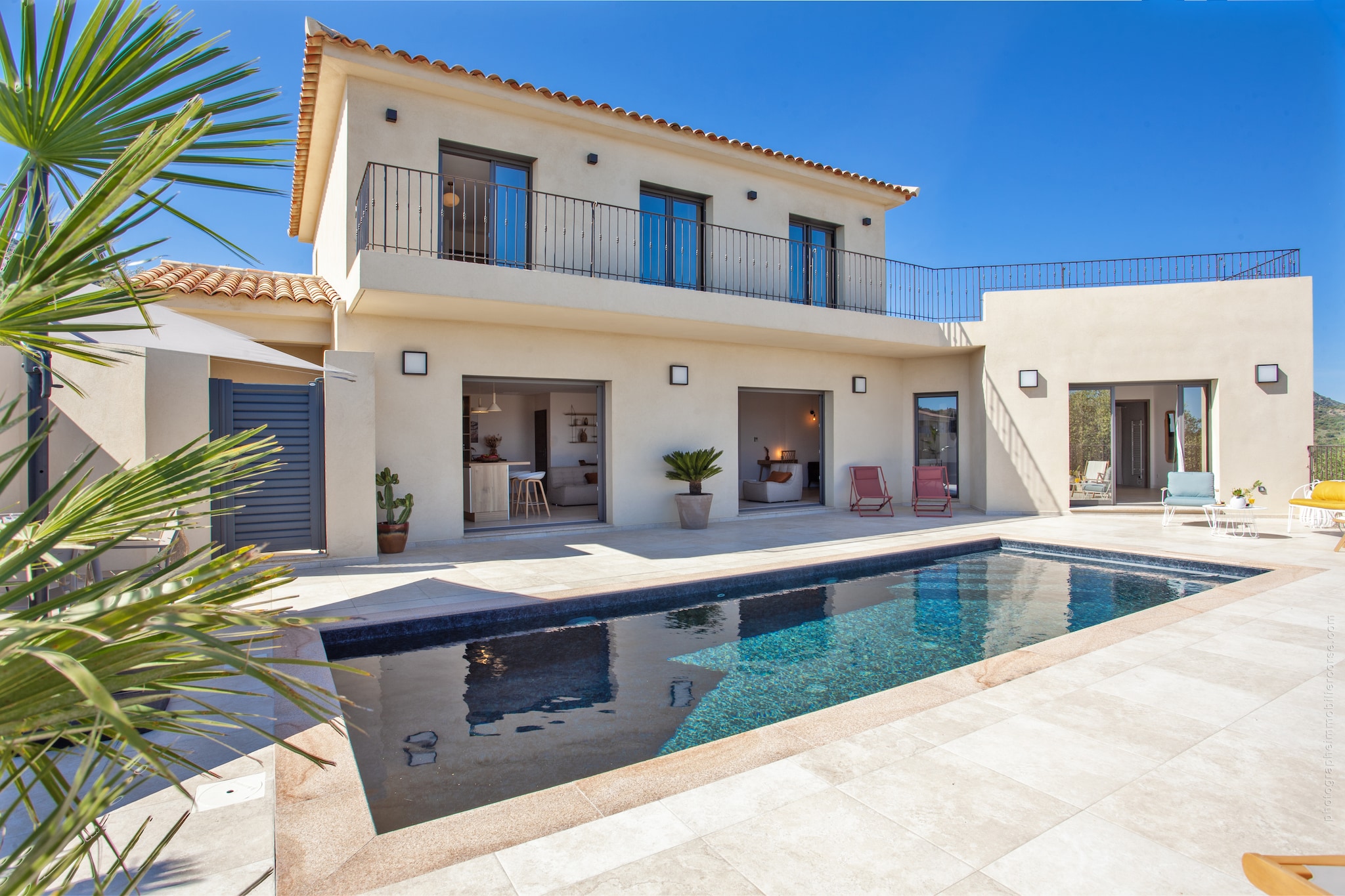 Superb villa with pool and sea view