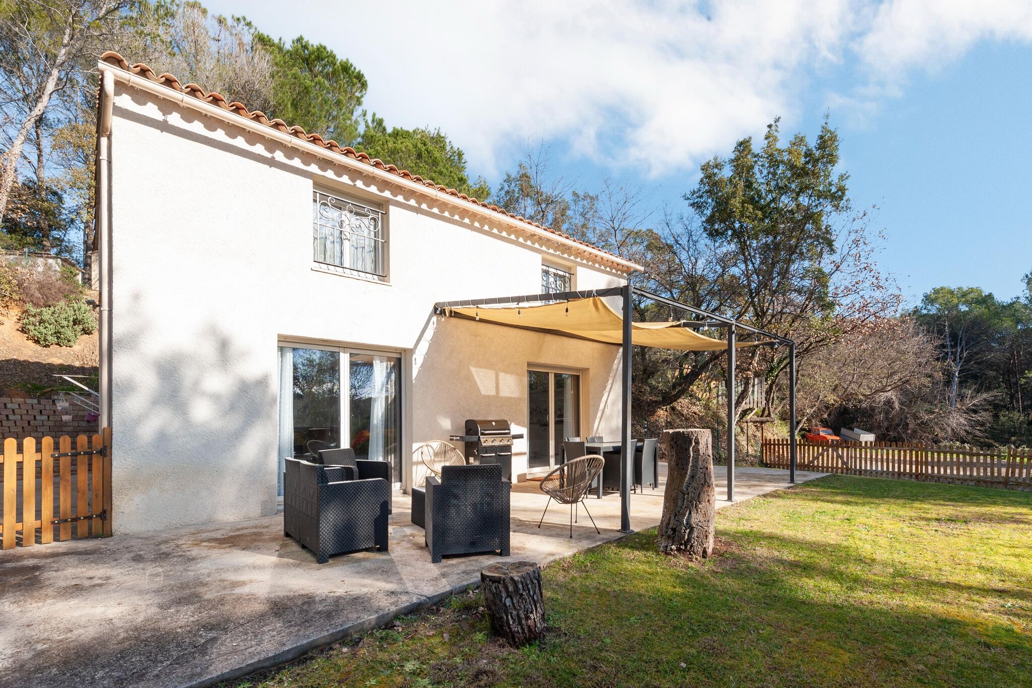 Schönes Ferienhaus in Roquebrune sur Argens mit Garten