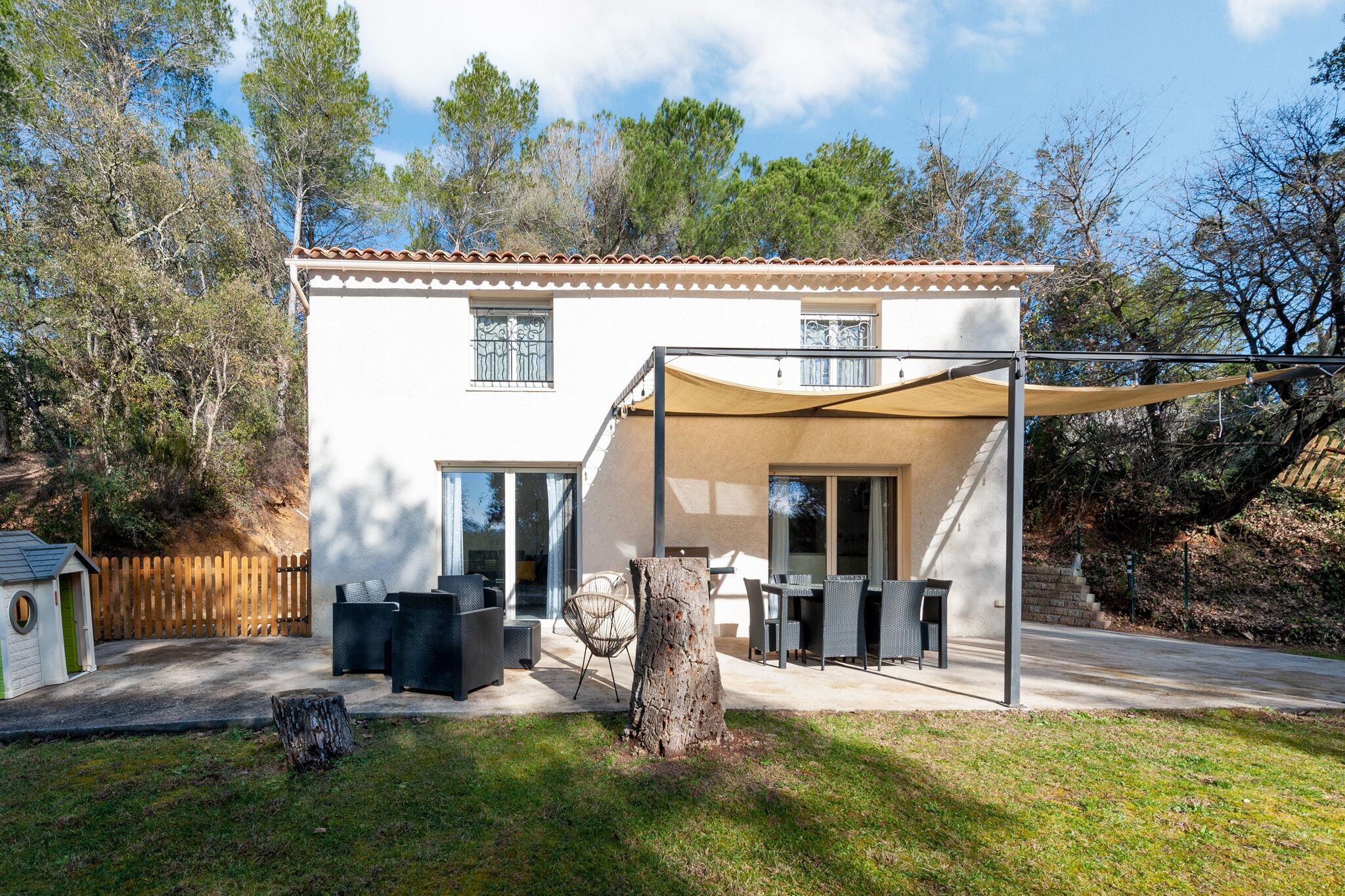 Belle maison de vacances à Roquebrune sur Argens avec jardin
