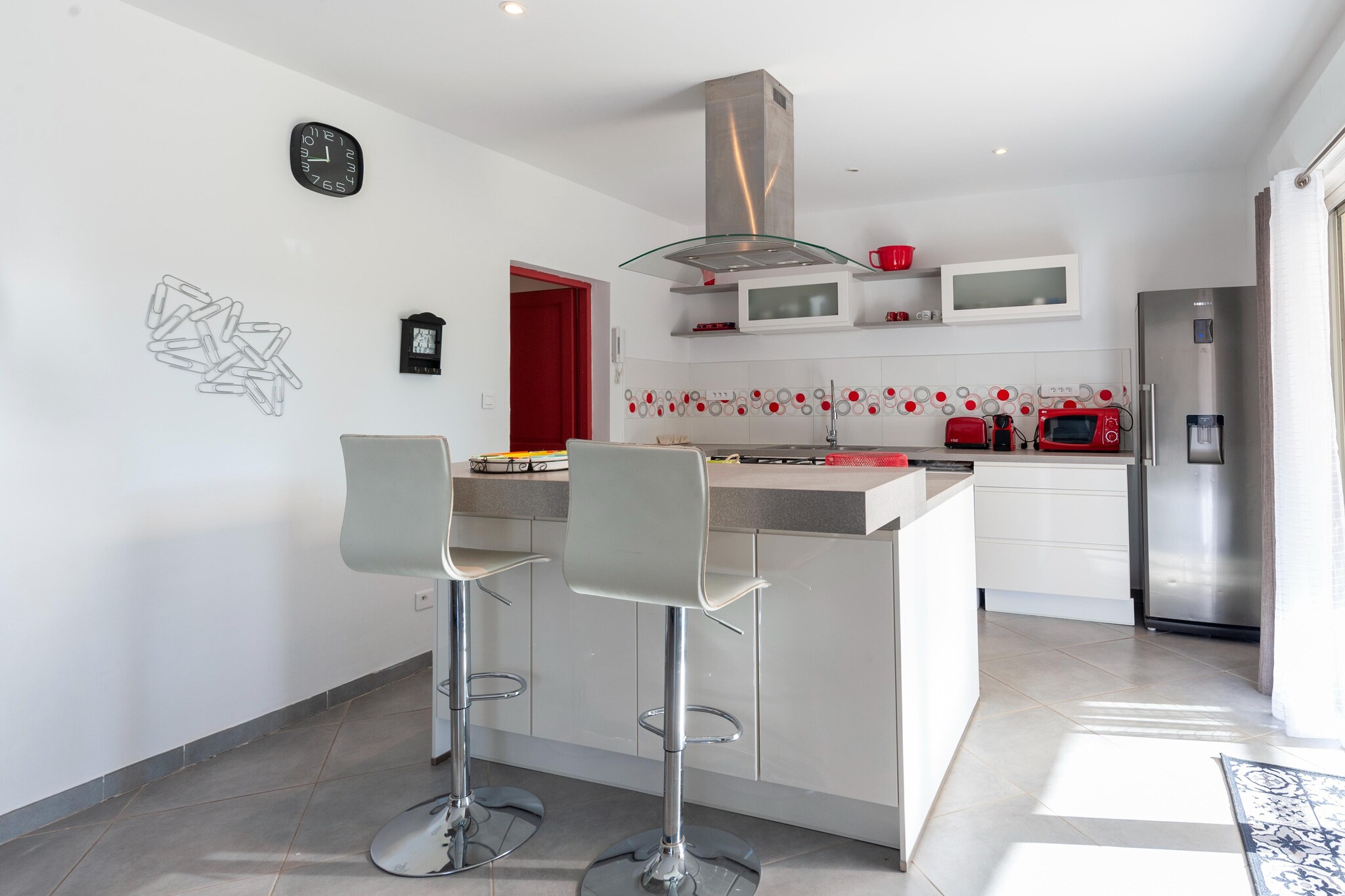 Ground floor: (open kitchen(electric kettle, toaster, hood, coffee machine, espresso machine, oven, microwave, dishwasher, fridge), Living/diningroom(double sofa bed, TV), toilet, pantry(fridge-freezer, washing machine, ironing board, iron))\n\nOn the 1st floor: (bedroom(double bed(140 x 200 cm)), bedroom(double bed(140 x 200 cm)), Bedroom with bathroom(double bed(160 x 200 cm), shower, washbasin, toilet), bathroom(shower, washbasin, toilet), air conditioning)\n\ncot, garden doors, garden, garden furniture, sun loungers, BBQ, parking, swimming pool(shared with the owner , fenced, including separate children’s swimming pool (depth 50cm)), boules court, table tennis table, high chair, lounge set