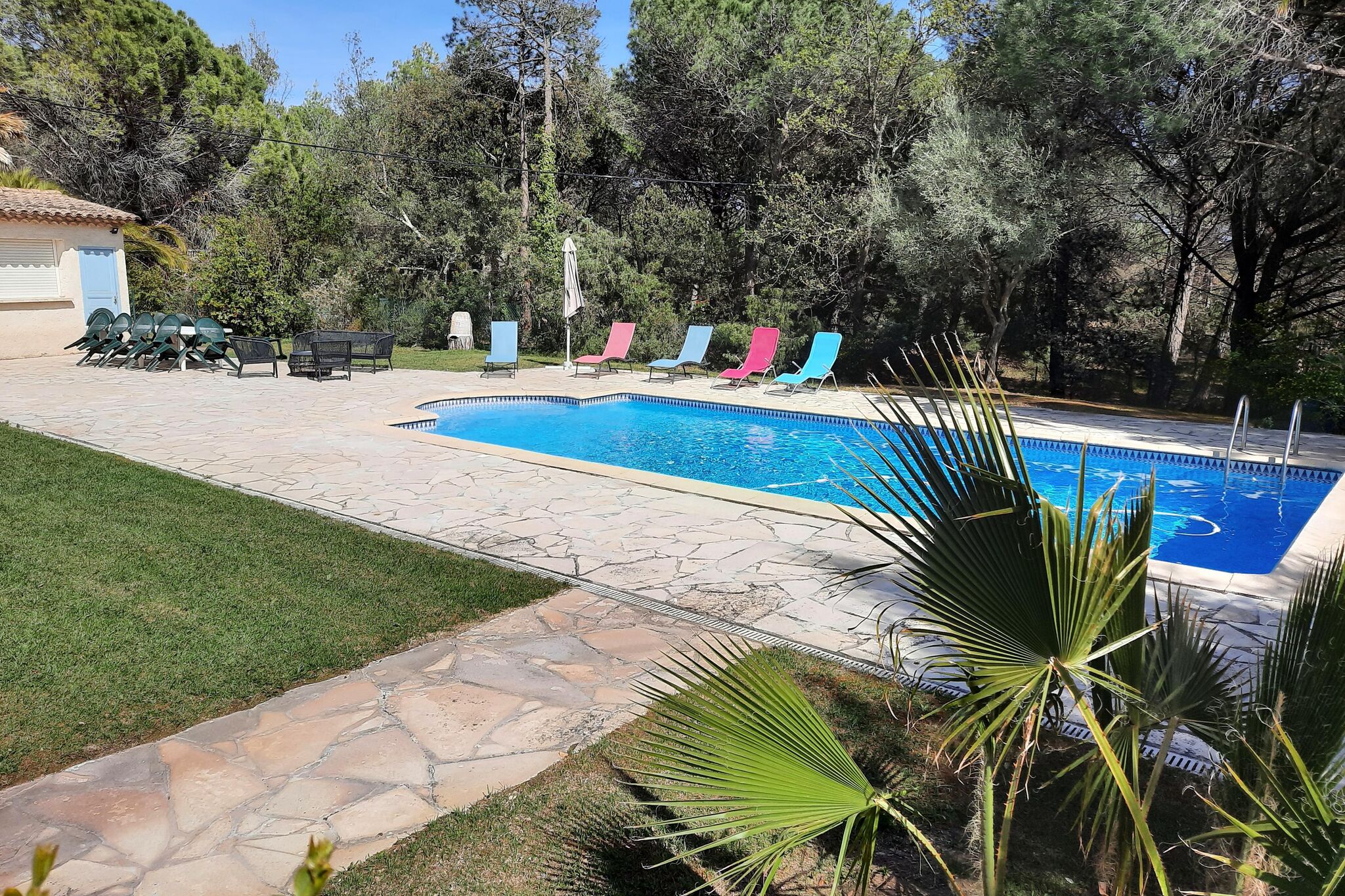 Belle maison de vacances à Roquebrune sur Argens avec jardin