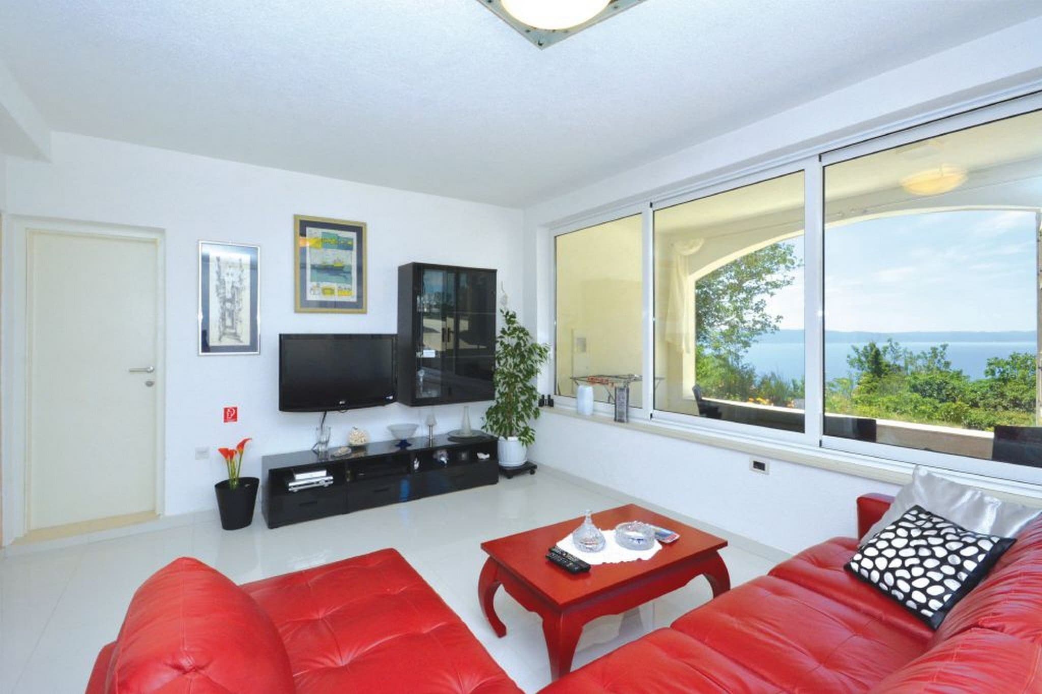 Villa Blanka - Six Bedroom Villa with Swimming Pool and Sea View