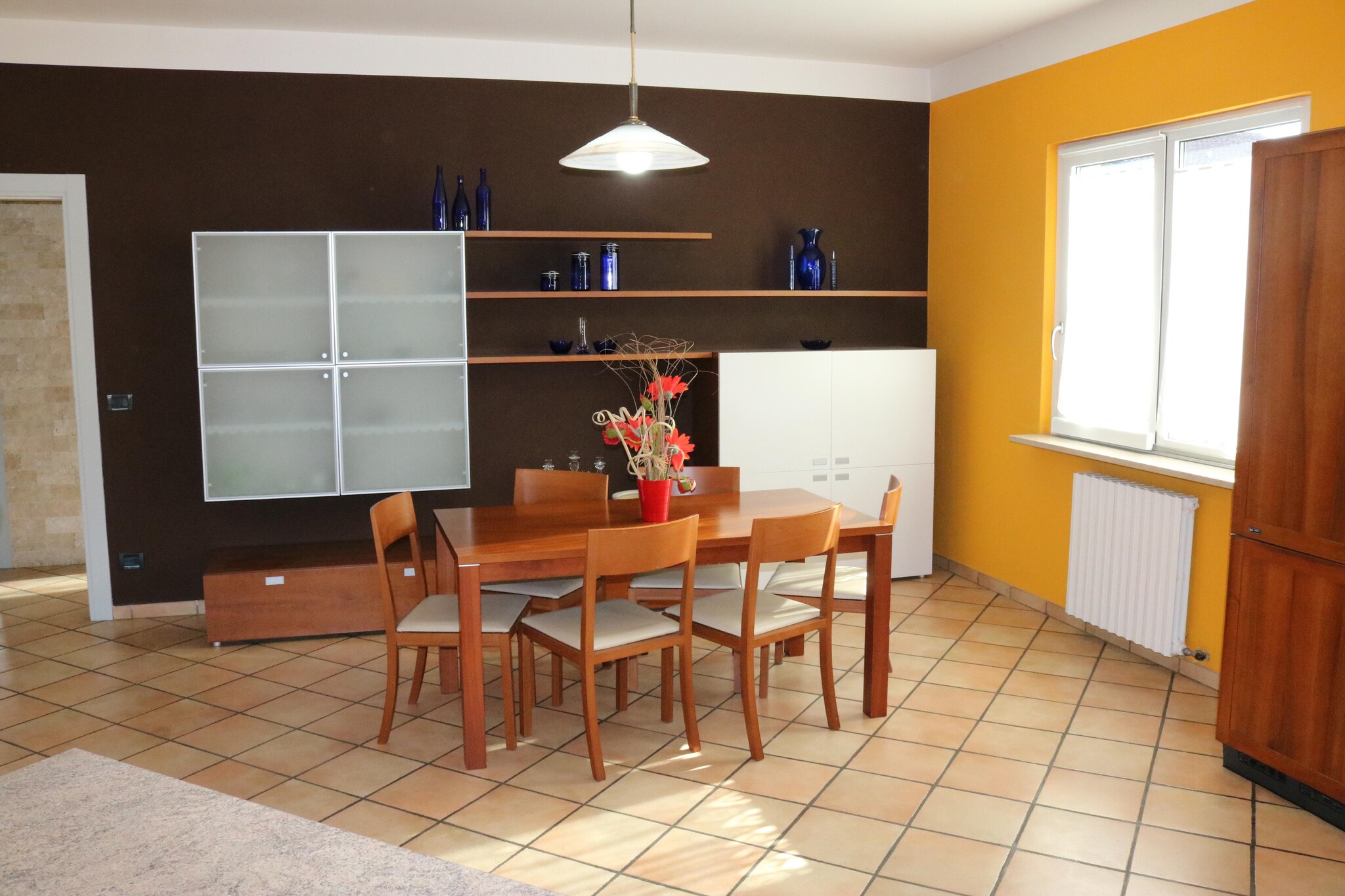 Located on the first floor at Via Madonnina 12, this spacious apartment welcomes you with an open-plan kitchen equipped with oven and fridge-freezer, and a living and dining area ideal for family gatherings. Three bedrooms, two doubles and one with a single sofa bed, comfortably accommodate up to six guests. A bright bathroom offers a shower, bidet, washbasin and toilet, while a washing machine adds convenience. Free Wiâ€‘Fi keeps everyone connected, ensuring both comfort and ease throughout your stay.

Outside, unwind in your own private garden or take advantage of on-site parking for hassle-free arrivals. Whether you're enjoying a morning espresso in peaceful greenery or prepping meals at your leisure, this setup ensures both privacy and simplicity.

Just 1â€¯km from the historic centre and only 750â€¯m from Lakeâ€¯Gardaâ€™s shore, exploring is effortless. Discover the medieval Scaliger Castle and fortified walls, stroll along the lakeside promenade and explore the Romanesque Church of San NicolÃ² at the old port, rich in 12thâ€‘century frescoes, perfect for history lovers and photographers alike. Foodies will rejoice with top dining options nearby, including Cozzeria alle Mura, Pergolo, Pit Stop pizzeria, Trattoria dal Pansa, and Ristorante Pesce di Mare Le Ancore della Bastia, each offering warm service, fresh cuisine, and terrace dining by the water. Beyond Lazise, venture to scenic Punta San Vigilio or explore lively Bardolino and charming Malcesine for unforgettable day trips.