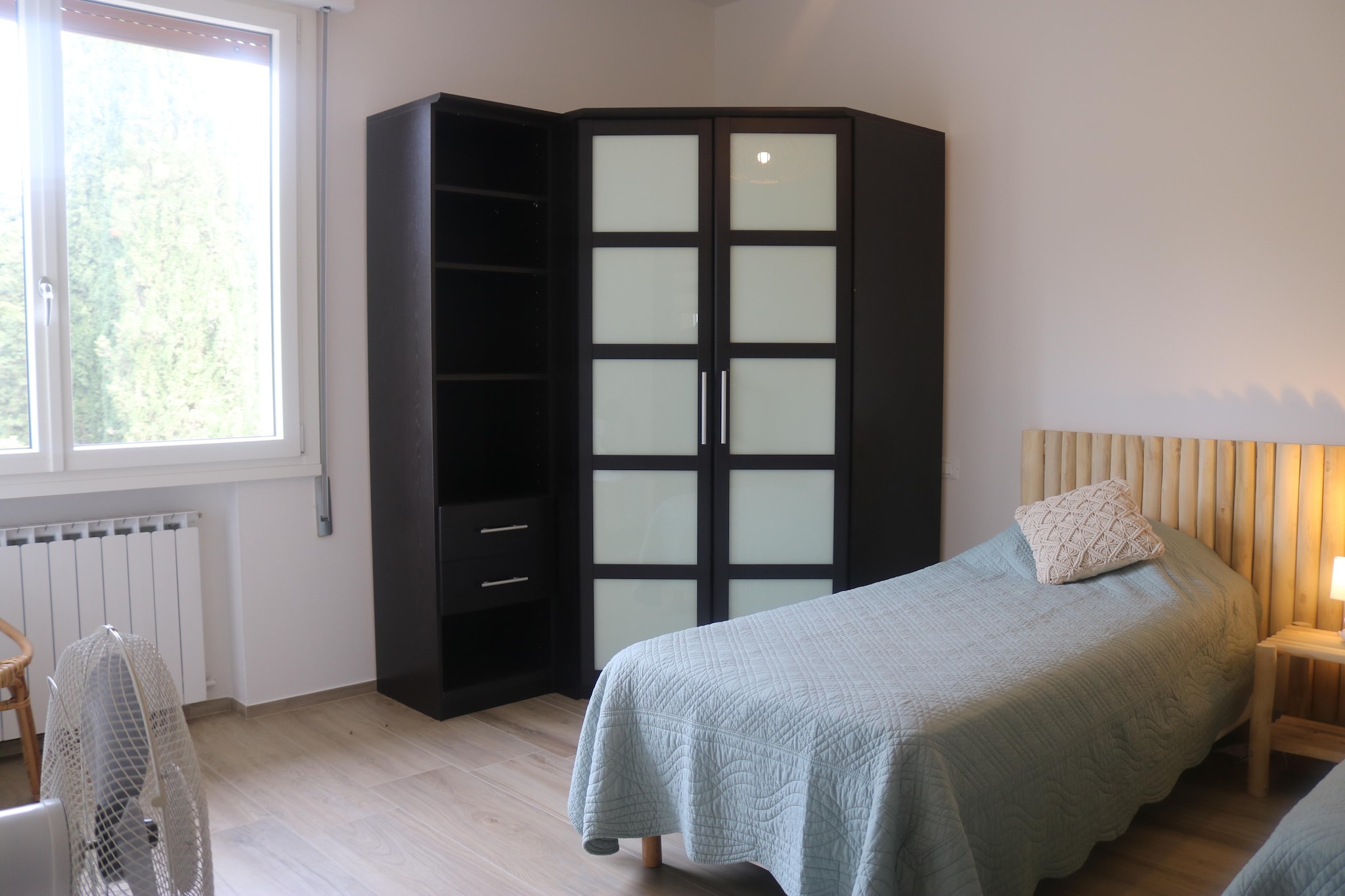 On the 2nd floor: (Kitchen(oven, fridge-freezer, washing machine), Living/diningroom(TV), bedroom(double bed), bedroom(single bed, single bed), bathroom(shower, washbasin, toilet, bidet), balcony, heating(central), air conditioning, garden furniture)\n\nterrace(shared with other guests), garden(shared with other guests), parking, swimming pool(shared with other guests, 20 x  8 m., opened from Jun upto and including Sep), tennis court(shared with other guests, paid)