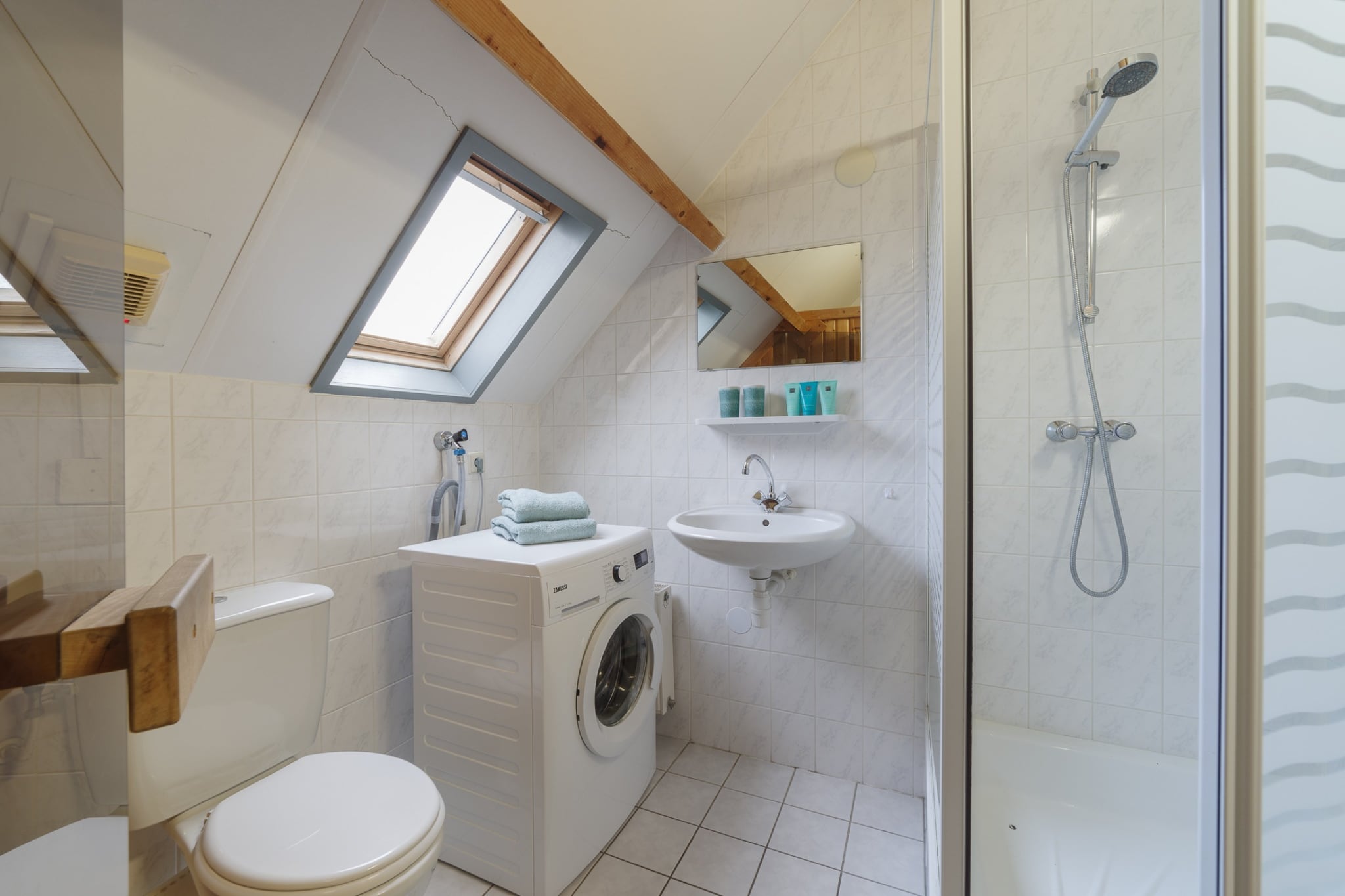 Villapark De Oesterbaai 111-Badkamer
