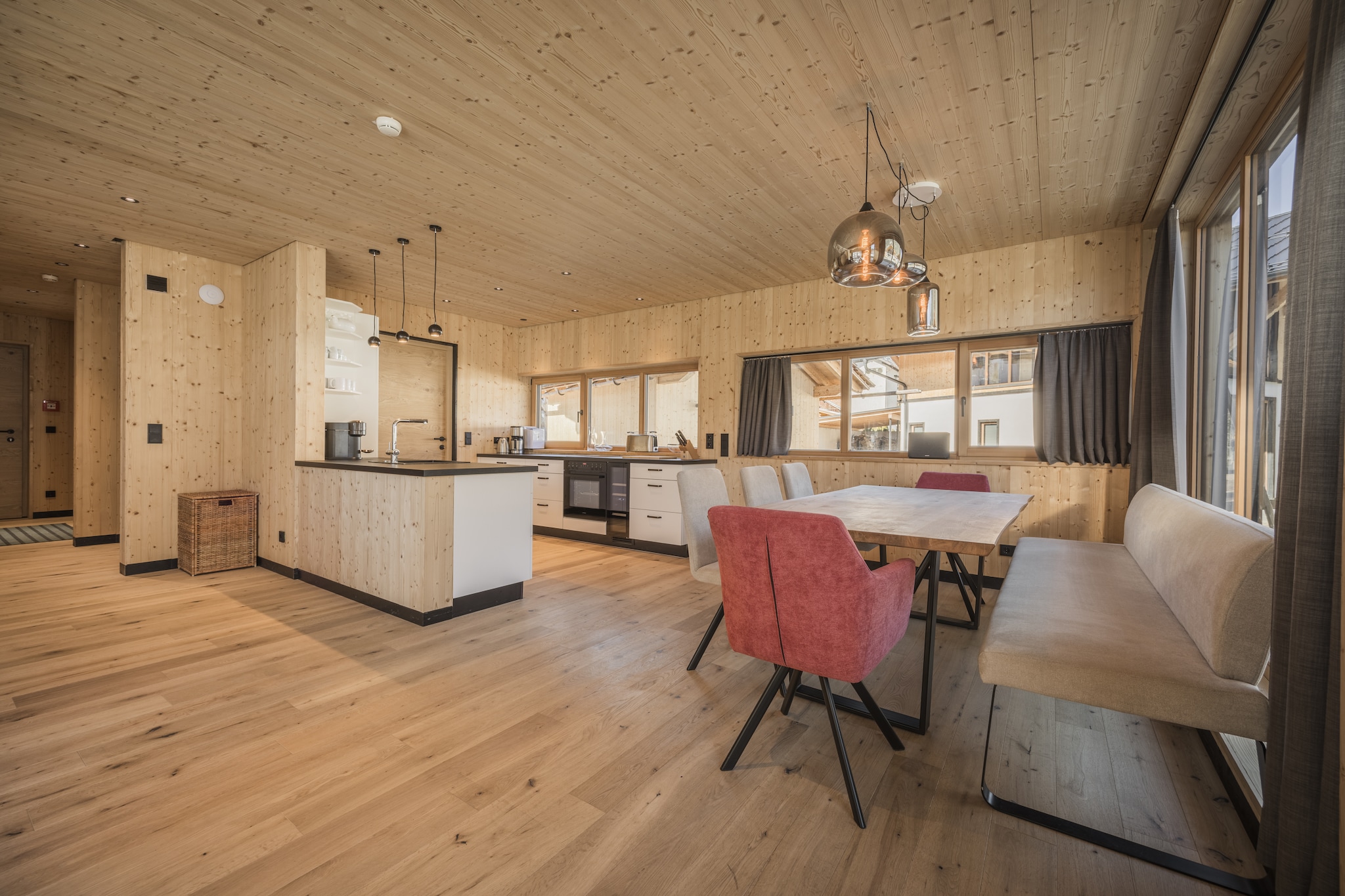 DEIN BICHLBACH Chalet groß-Eetkamer