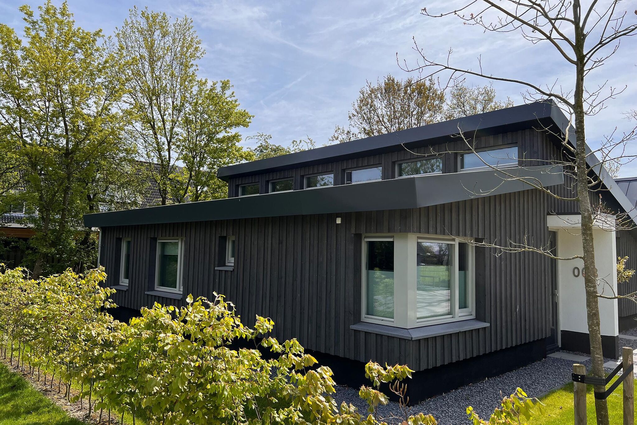 Moderne Villa mit Terrasse und Garten in Dirkshorn
