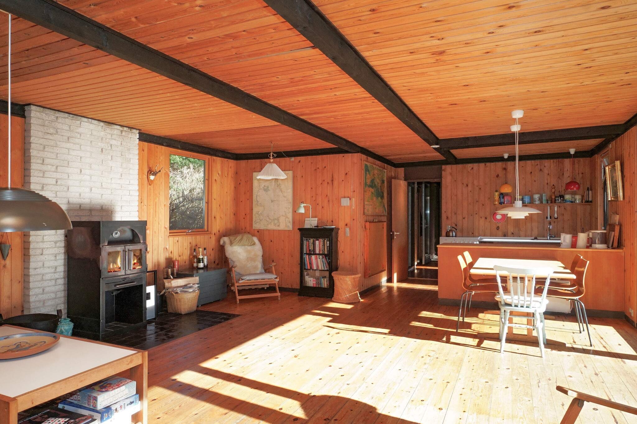 Kitchen(cooker(electric), coffee machine, fridge-freezer), Living/bed room(TV), bedroom(double bed), bedroom(2x single bed), bathroom(washbasin, shower, toilet), heating(electric), terrace, garden furniture, sun loungers