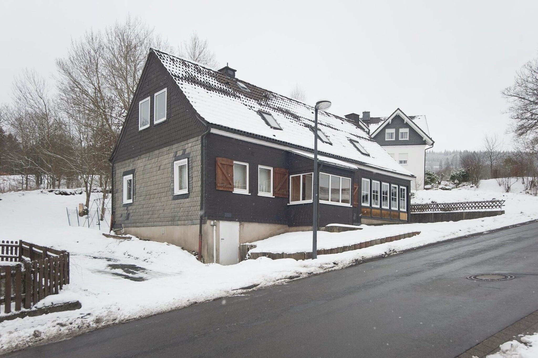 This spacious holiday home is located in Elkeringhausen, a district of Winterberg. The house has 2 living rooms on the ground floor. The small living room has a spacious seating area and a TV. The large living room has a fireplace (bring your own wood), a dining table for 14, a sitting area and a TV. From the large living room you can access the terrace with wooden garden furniture and the garden (south-west orientation). The kitchen is equipped with 2 ceramic hobs with 2 extractor hoods, dishwasher, oven, refrigerator, freezer, filter coffee machine and kettle. On the ground floor there are 2 bedrooms, both with 2 single box spring beds and plenty of closet space. Finally, on the ground floor there is a bathroom with a shower, sink and toilet. On the upper floor of the house there are 3 bedrooms and 2 bathrooms. The bedrooms all have single box spring beds and plenty of closet space. There is 1 bedroom for 2 people. There are 2 bedrooms for 4 people. There are also 2 children's beds (linen included). The small bathroom has a shower and a sink. The large bathroom has a bath, separate shower, sink and toilet. In the barn (24m2) next to the house you can store bicycles, skis or motorbikes. The barn can be locked. There is space for 5 cars at the house.This holiday home is an ideal base for going out during your stay in Sauerland. After a long day on the slopes, after a brisk walk or a strenuous mountain bike tour through the hilly landscape, it is wonderful to come home to this tastefully furnished house. You can also make an appointment right next door in the salt cave where you can relax and enjoy the pure air.
