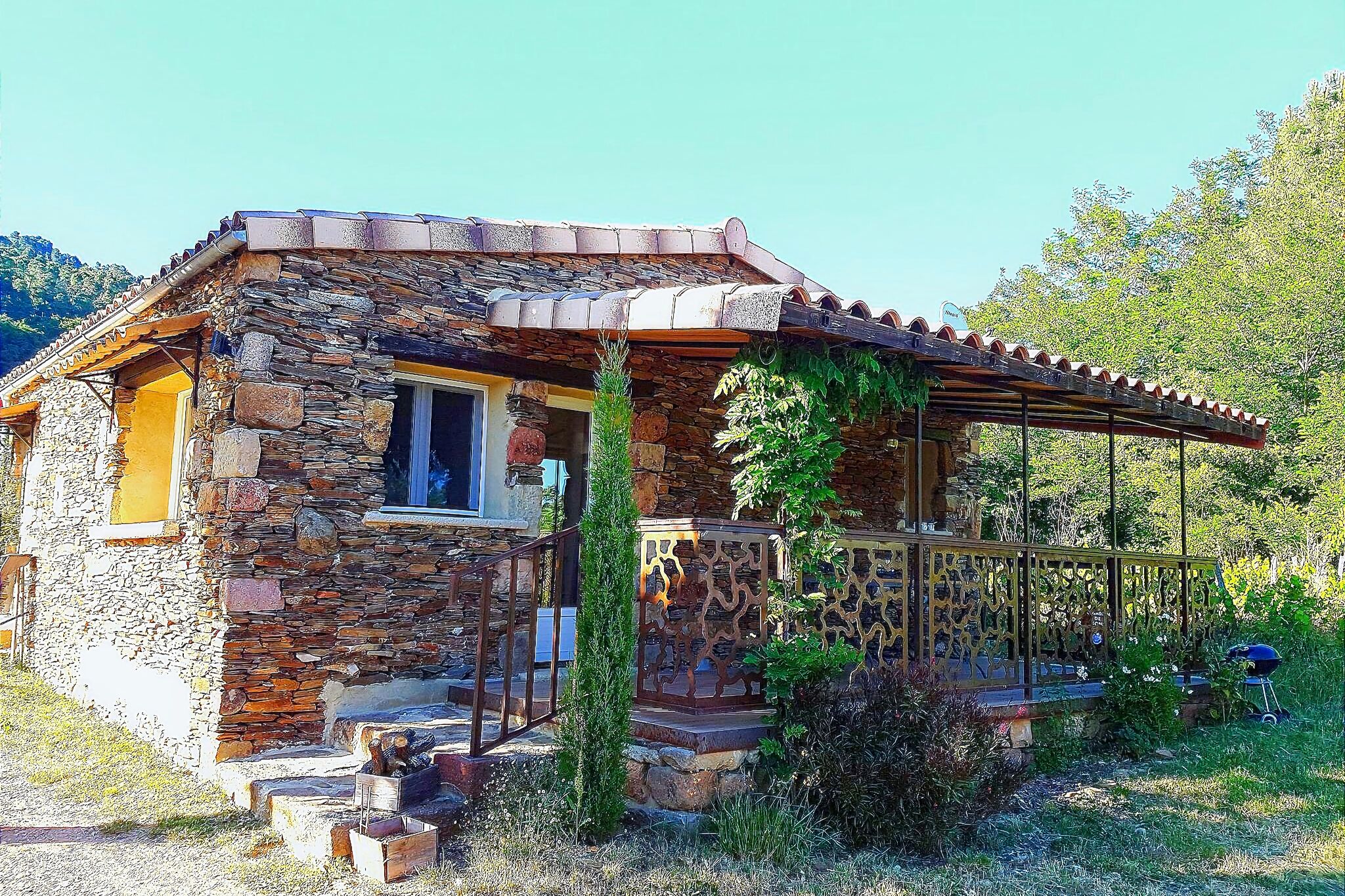 Schönes Ferienhaus in der Ardèche mit Gemeinschaftspool