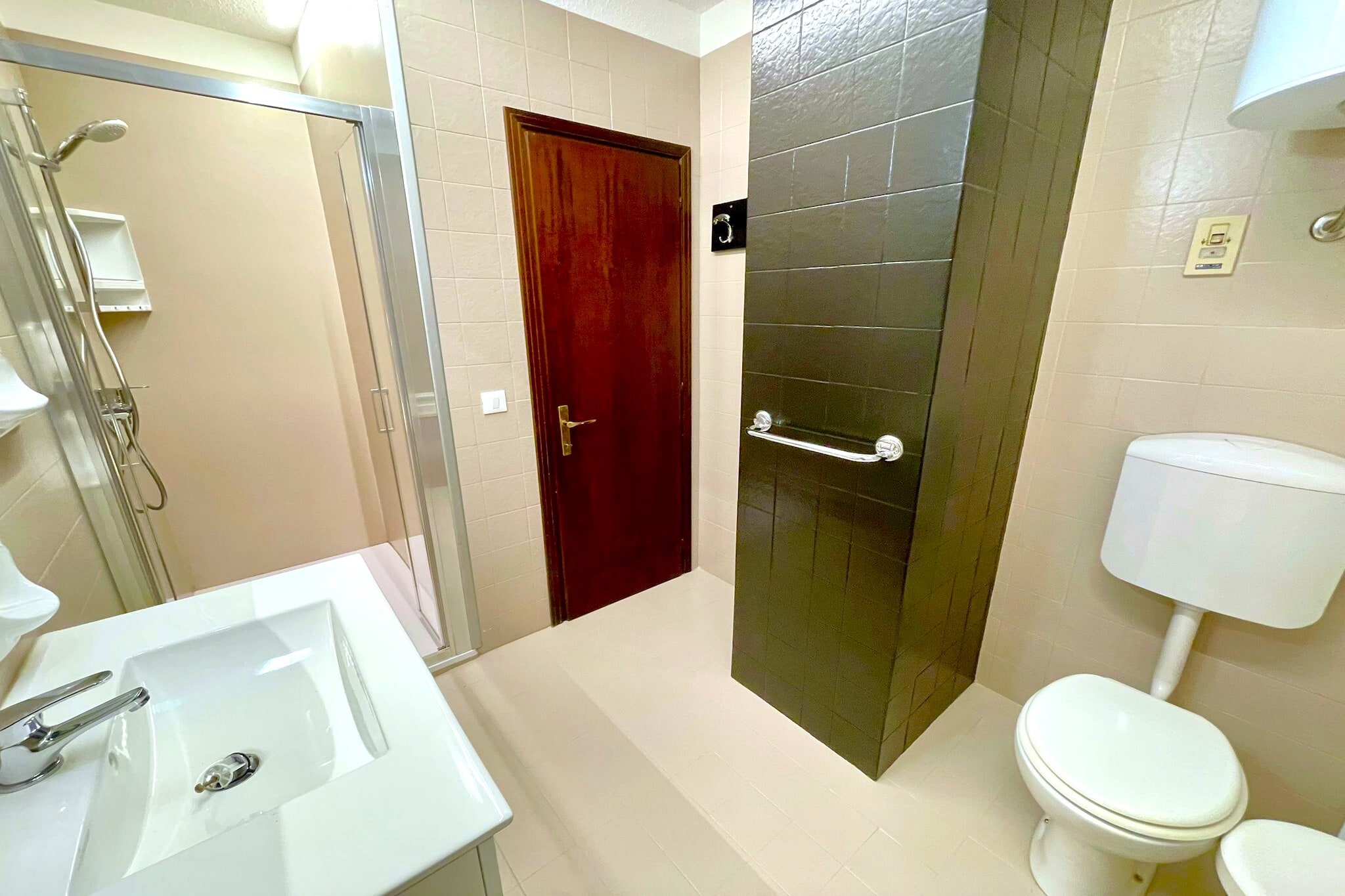 Holiday 225C-Badkamer