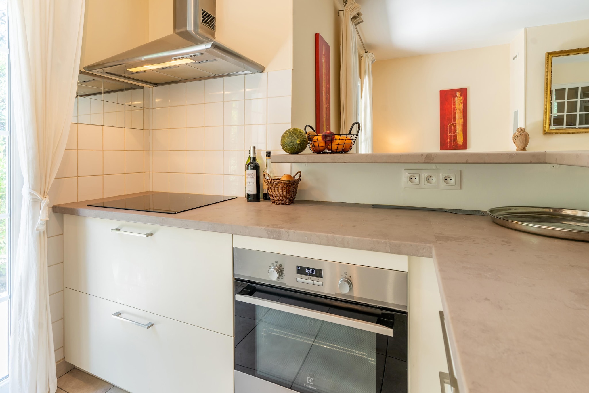 Ground floor: (Living room(seating area), open kitchen(hob(induction), hood, coffee machine, oven, microwave, dishwasher, fridge-freezer), pantry(fridge, freezer), Living/diningroom(dining table(6 persons), fireplace, seating area), bedroom(double bed(180 x 200 cm)), bedroom(double bed(180 x 200 cm)), Bedroom with bathroom(single bed(90 x 200 cm), single bed(90 x 200 cm), shower, washbasin, washbasin), bathroom(shower, washbasin), toilet(washbasin, toilet), recreation room(TV, seating area))\n\ncarport, washing machine, terrace(roofed), terrace, garden, garden furniture, sun loungers, BBQ, parking, swimming pool(private, heated,  7 x  4 m.)