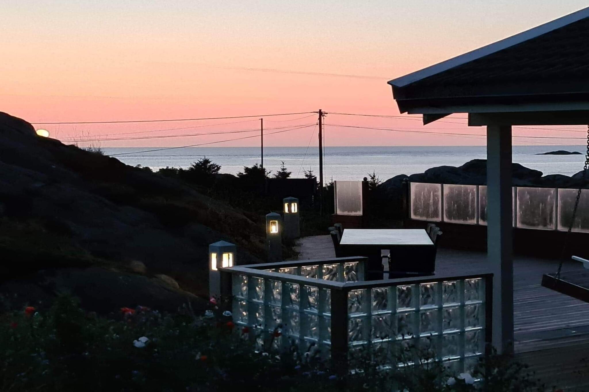 Great cabin/holiday home with good quality and a panoramic view of the sea. Perfect for anyone who wants peace and quiet as well as great fishing holidays at the historic fishing village of Skudeneshavn. The holiday house can be rented together with no. 52228 only 80 meters away. Well-equipped holiday home on the west side of KarmÃ¸y with all necessary facilities. Here you can enjoy with beautiful sunrises and sunsets throughout spring, summer and autumn. Well-equipped kitchen for cooking dinner, perhaps with the catch of the day? The living room has a fireplace and a lovely view of the sea. Sauna for relaxing experiences. At the moment, there is no internet in the house. Great opportunities to explore the local area. Skudeneshavn has been named Norway's best summer town for several years in a row and offers quality fish meals and more. Many hiking opportunities nearby as well as a short distance to Bergen, Stavanger, the famous â€œPrekestolenâ€ or Trollungen. Boat for rent, needs to be booked together with the house. The main boat is an Ã˜yen 530F with 30HP 4-stroke engine. The boat is located in the harbor a few minutes' drive away, with a short distance to the best fishing spots in the area. A second boat can be rented on request. Boats are available from April to October. The boat is not available between 14.07-29.07.23. Mandatory final cleaning of NOK 2000,- in addition to the rental price.