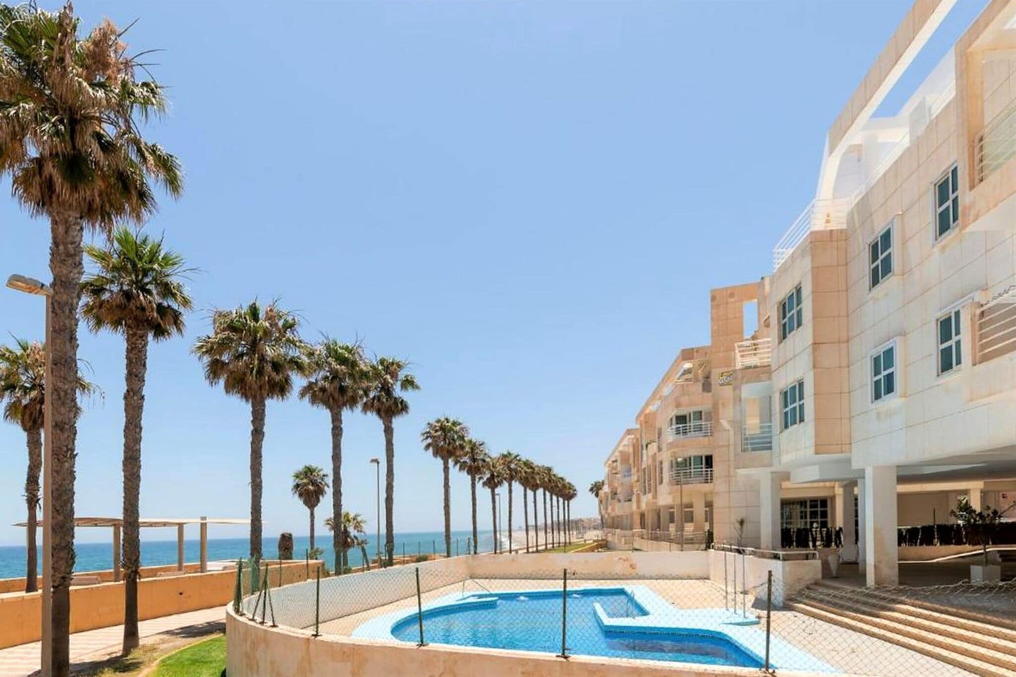Appartement avec balcon et piscine communautaire très proche des plages