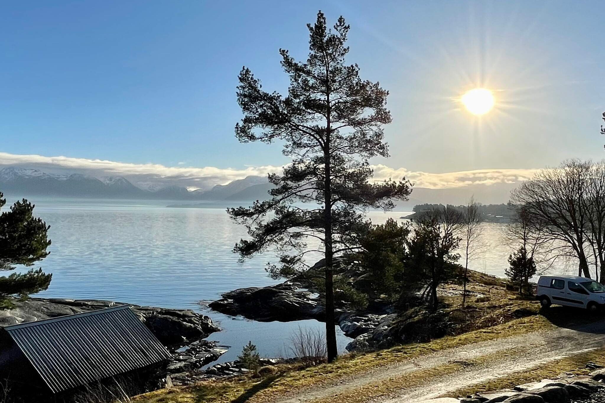 Boat: \n\nopen kitchen(cooker(electric), hood, coffee machine(filter), waffle iron, dishwasher, fridge, freezer(1-59L), washing machine), Living/bed room(20 m2)(TV(satellite, german television channels, norvegian TV channels )), bedroom(2x bunk bed), bedroom(double bed), bedroom(2x bunk bed), bathroom(floor heating)(bathtub or shower, washbasin, toilet), heating(electric), terrace(10 m2), garden furniture, BBQ, parking