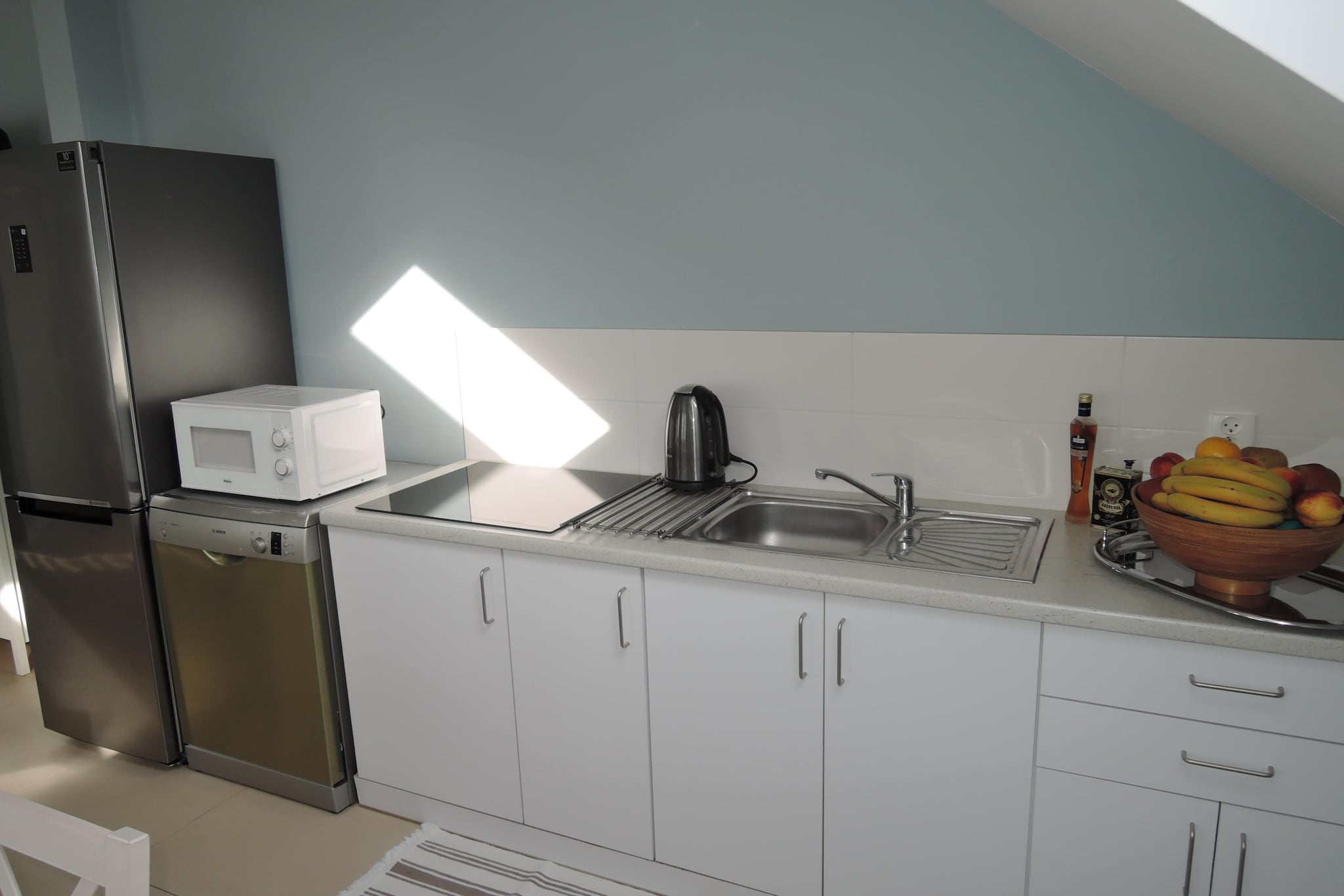 On the 1st floor: (dining room(TV(satellite, german television channels), dining table), open kitchen(electric kettle, boiling water tap, toaster, cooker(4 ring stoves, electric), espresso machine, microwave, dishwasher, fridge-freezer), bedroom(double bed), bedroom(double bed), bedroom(double bed), bedroom(single bed, double bed), bedroom(single bed, double bed), bathroom(shower, washbasin, toilet), bathroom(shower, washbasin, toilet), bathroom(shower, washbasin, toilet), bathroom(shower, washbasin, toilet), bathroom(shower, washbasin, toilet))\n\nbalcony, balcony, garden(private, fenced, landscaped garden, 600 m2), garden furniture, BBQ, parking, play equipment, Garden shed